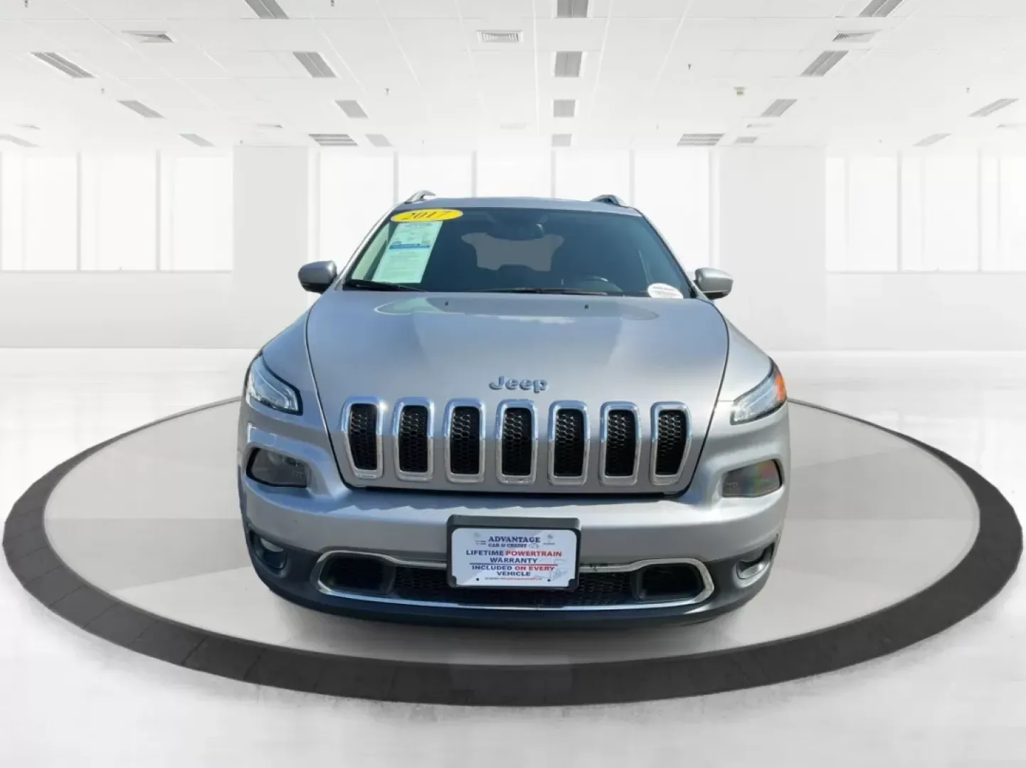 2017 Jeep Cherokee Limited 4x4 (1C4PJMDB5HW) with an Other engine, located at 401 Woodman Dr, Riverside, OH, 45431, (937) 908-9800, 39.760899, -84.123421 - **Adventure Awaits with the 2017 Jeep Cherokee Limited 4x4: Your Perfect Family Crossover!**<br /> <br /> Discover the ultimate blend of style, comfort, and performance with the 2017 Jeep Cherokee Limited 4x4, available now at Advantage Car and Credit in Fairborn, OH. This vehicle is designed for th - Photo#7