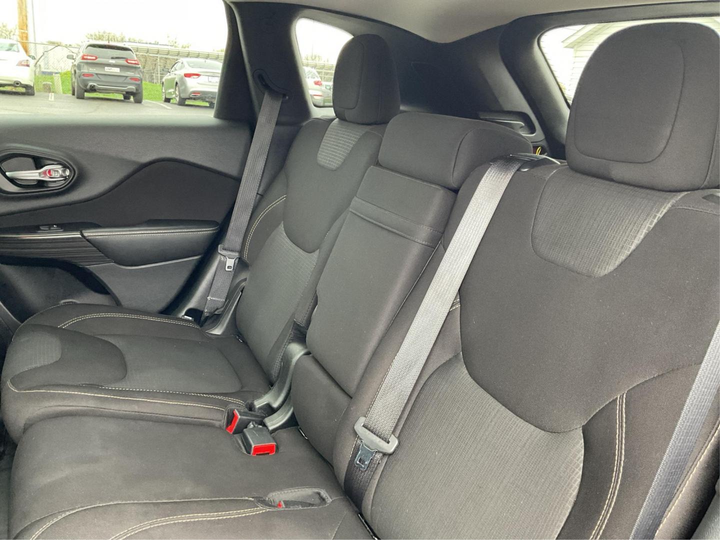 2017 Jeep Cherokee Latitude 4x4 (1C4PJMCB8HW) with an Pentastar 3.2L V-6 DOHC engine, located at 1099 N County Rd 25A, Troy, OH, 45373, (937) 908-9800, 40.057079, -84.212883 - 2017 Jeep Cherokee Latitude 4x4 - Photo#9