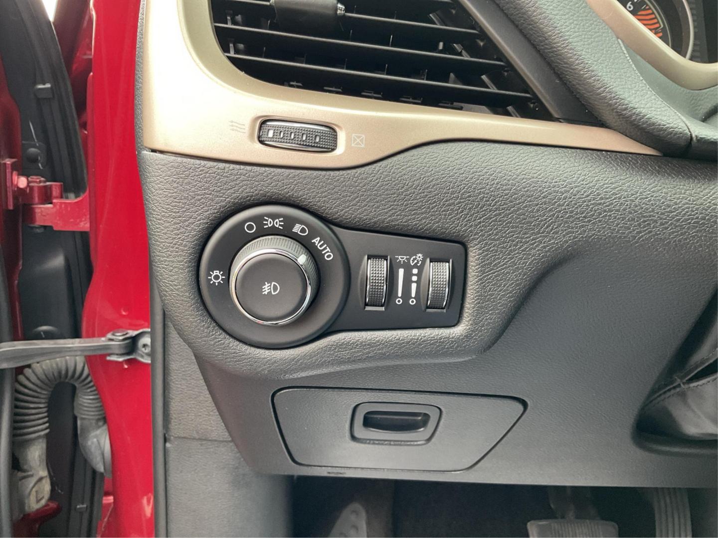 2017 Jeep Cherokee Latitude 4x4 (1C4PJMCB8HW) with an Pentastar 3.2L V-6 DOHC engine, located at 1099 N County Rd 25A, Troy, OH, 45373, (937) 908-9800, 40.057079, -84.212883 - 2017 Jeep Cherokee Latitude 4x4 - Photo#16