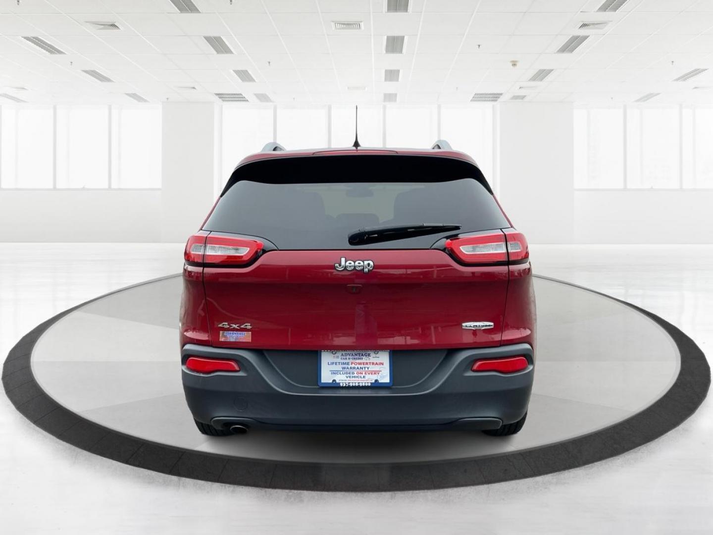 2017 Jeep Cherokee Latitude 4x4 (1C4PJMCB8HW) with an Pentastar 3.2L V-6 DOHC engine, located at 1099 N County Rd 25A, Troy, OH, 45373, (937) 908-9800, 40.057079, -84.212883 - 2017 Jeep Cherokee Latitude 4x4 - Photo#3