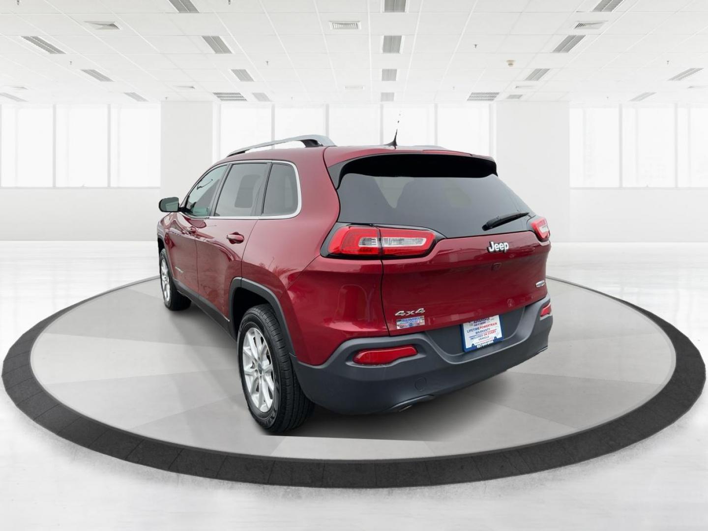 2017 Jeep Cherokee Latitude 4x4 (1C4PJMCB8HW) with an Pentastar 3.2L V-6 DOHC engine, located at 1099 N County Rd 25A, Troy, OH, 45373, (937) 908-9800, 40.057079, -84.212883 - 2017 Jeep Cherokee Latitude 4x4 - Photo#4