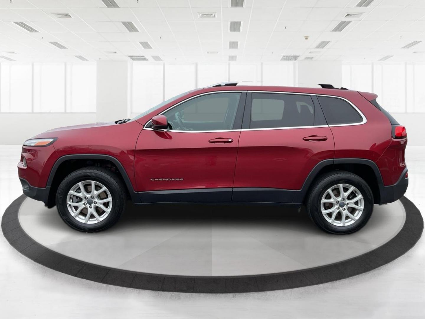 2017 Jeep Cherokee Latitude 4x4 (1C4PJMCB8HW) with an Pentastar 3.2L V-6 DOHC engine, located at 1099 N County Rd 25A, Troy, OH, 45373, (937) 908-9800, 40.057079, -84.212883 - 2017 Jeep Cherokee Latitude 4x4 - Photo#5
