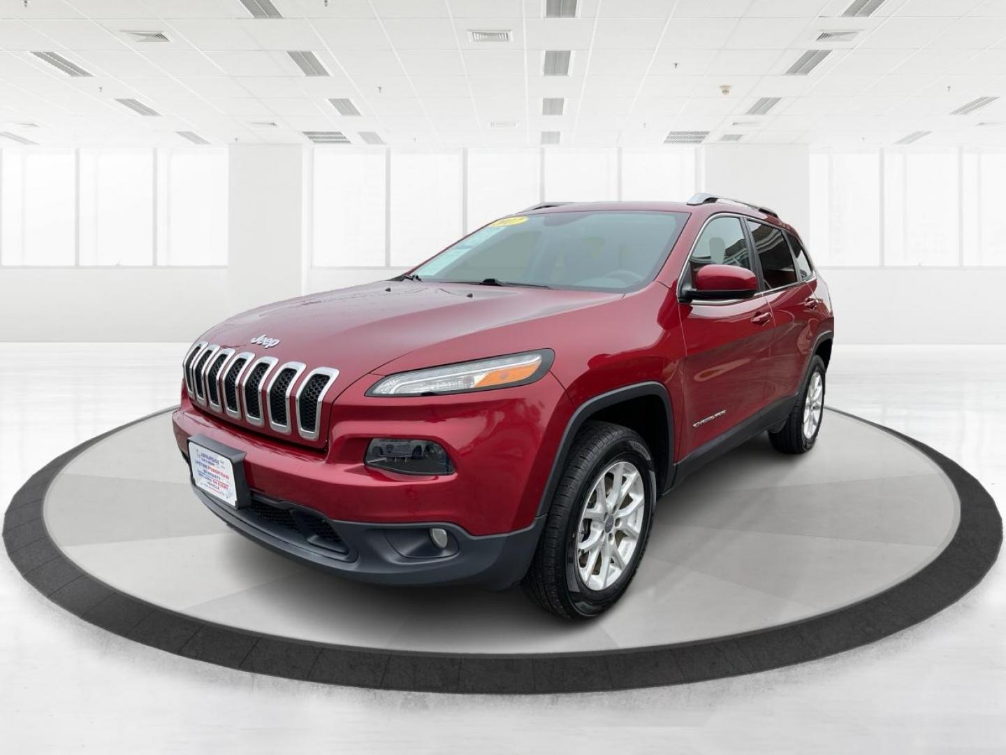 2017 Jeep Cherokee Latitude 4x4 (1C4PJMCB8HW) with an Pentastar 3.2L V-6 DOHC engine, located at 1099 N County Rd 25A, Troy, OH, 45373, (937) 908-9800, 40.057079, -84.212883 - 2017 Jeep Cherokee Latitude 4x4 - Photo#7