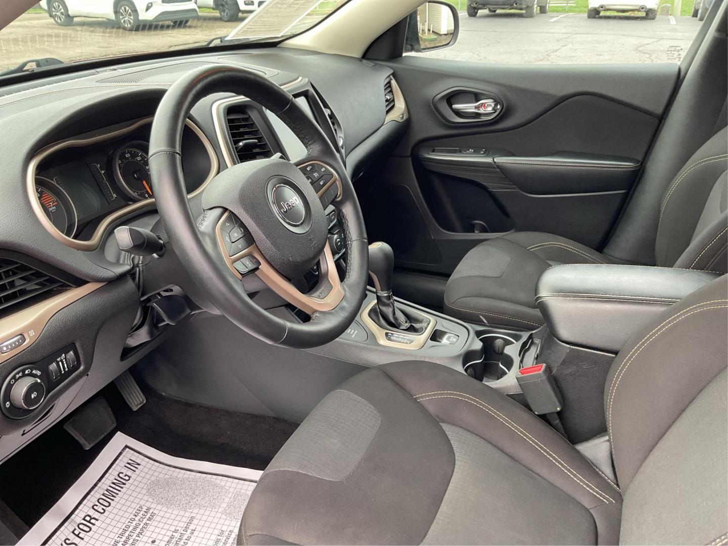 2017 Jeep Cherokee Latitude 4x4 (1C4PJMCB8HW) with an Pentastar 3.2L V-6 DOHC engine, located at 1099 N County Rd 25A, Troy, OH, 45373, (937) 908-9800, 40.057079, -84.212883 - 2017 Jeep Cherokee Latitude 4x4 - Photo#8