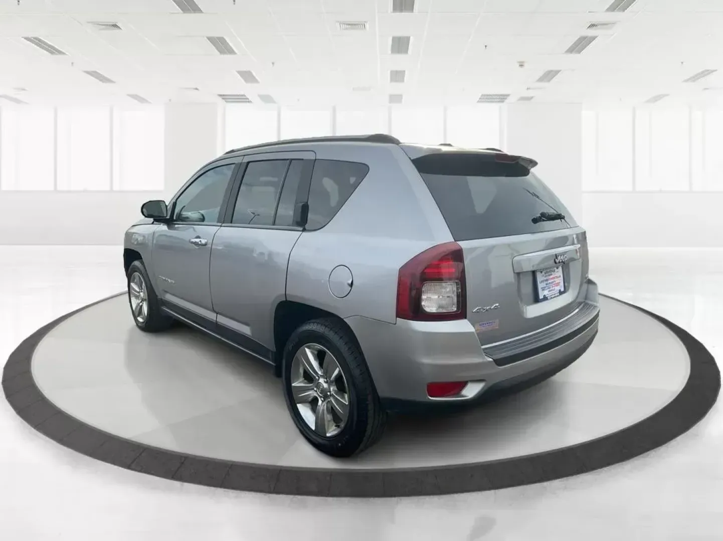 2017 Jeep Compass Latitude 4x4 (1C4NJDEB9HD) with an 2.4L I-4 DOHC engine, located at 4508 South Dixie Dr, Moraine, OH, 45439, (937) 908-9800, 39.689976, -84.218452 - 2017 Jeep Compass Latitude 4x4 - Photo#4