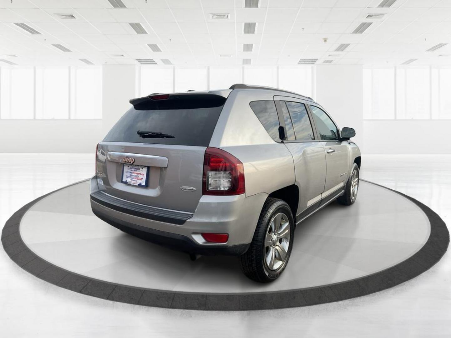 2017 Jeep Compass Latitude 4x4 (1C4NJDEB9HD) with an 2.4L I-4 DOHC engine, located at 4508 South Dixie Dr, Moraine, OH, 45439, (937) 908-9800, 39.689976, -84.218452 - 2017 Jeep Compass Latitude 4x4 - Photo#2
