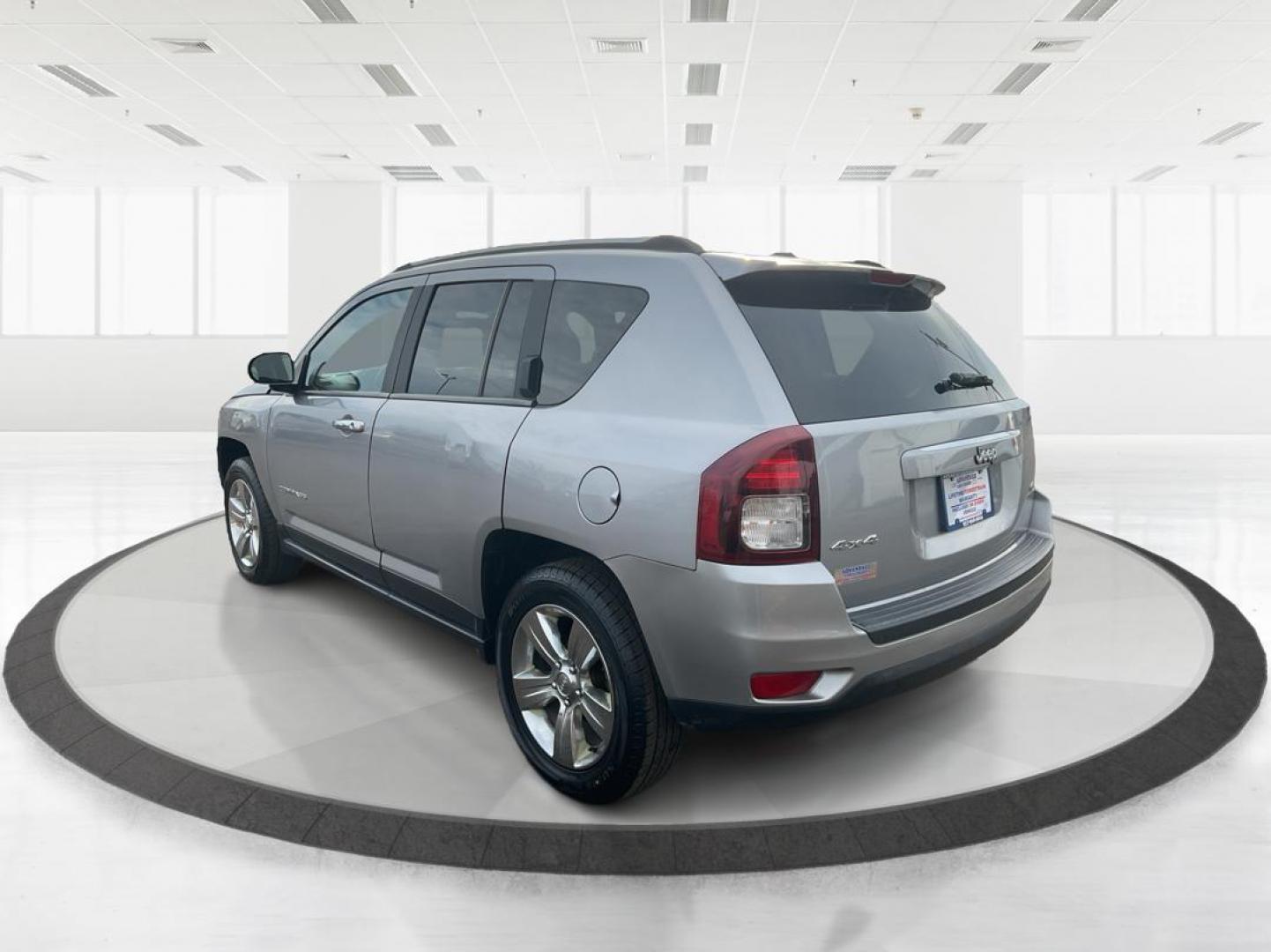 2017 Jeep Compass Latitude 4x4 (1C4NJDEB9HD) with an 2.4L I-4 DOHC engine, located at 4508 South Dixie Dr, Moraine, OH, 45439, (937) 908-9800, 39.689976, -84.218452 - 2017 Jeep Compass Latitude 4x4 - Photo#4