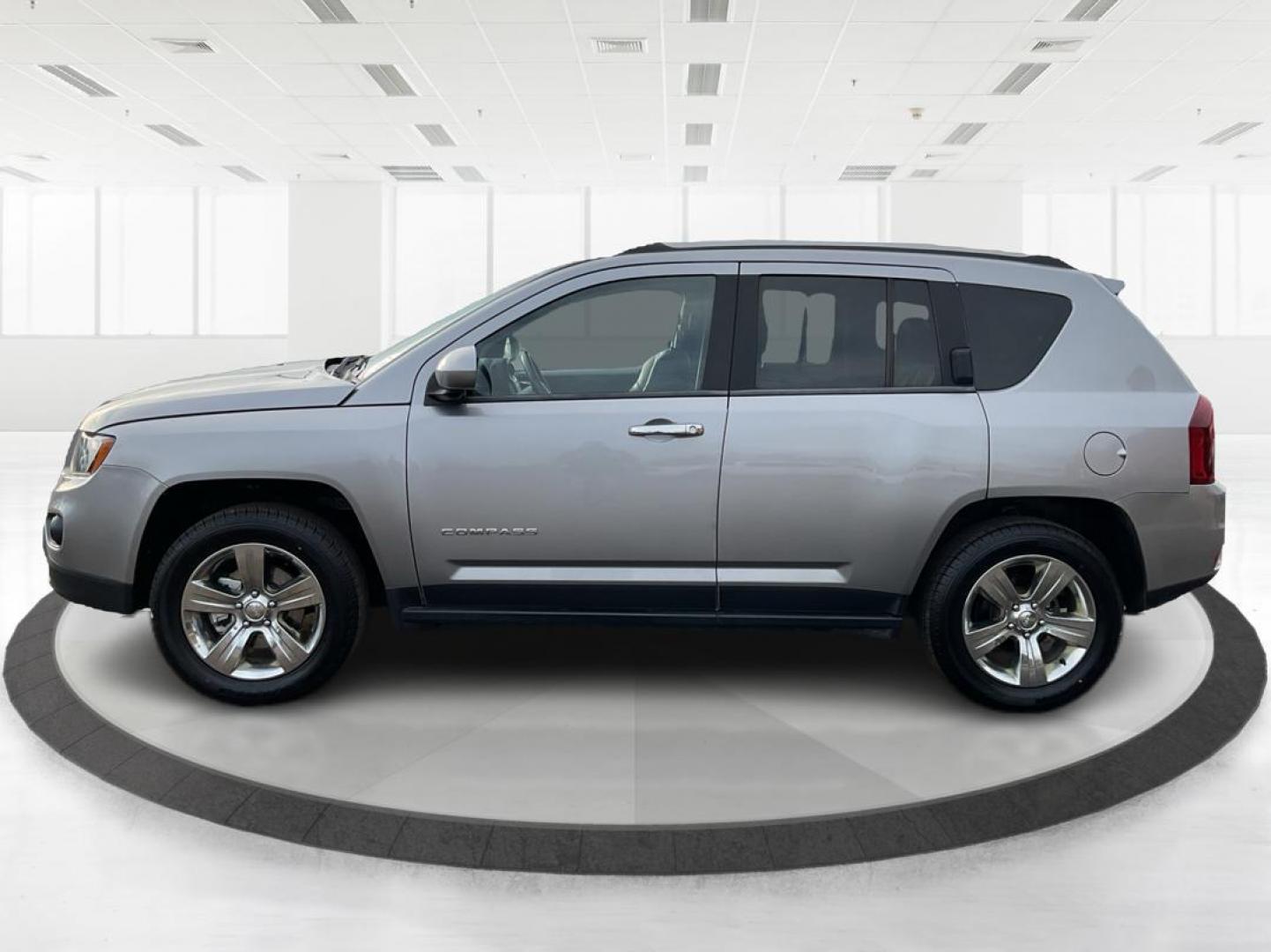2017 Jeep Compass Latitude 4x4 (1C4NJDEB9HD) with an 2.4L I-4 DOHC engine, located at 4508 South Dixie Dr, Moraine, OH, 45439, (937) 908-9800, 39.689976, -84.218452 - 2017 Jeep Compass Latitude 4x4 - Photo#5