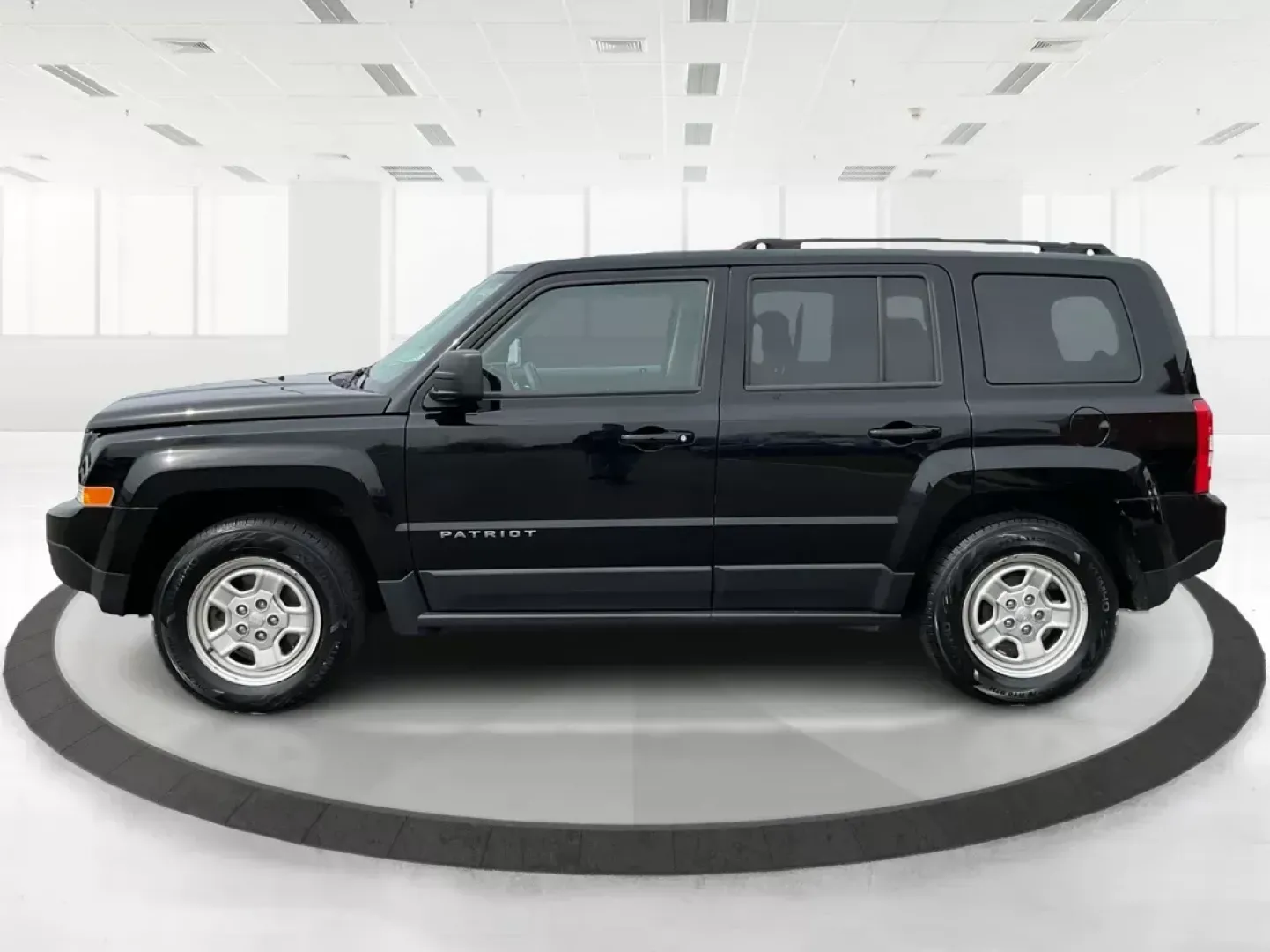 2017 Jeep Patriot Sport FWD (1C4NJPBAXHD) with an 2.4L I-4 DOHC engine, located at 8750 N County Rd 25A, Piqua, OH, 45356, (937) 908-9800, 40.164391, -84.232513 - ### Unleash Adventure with the 2017 Jeep Patriot: Your Perfect SUV Awaits!<br /> <br /> Are you ready to embark on your next adventure? Whether you're a growing family looking for a reliable vehicle, a commuter seeking comfort during long drives, or an outdoor enthusiast craving weekend getaways, th - Photo#5