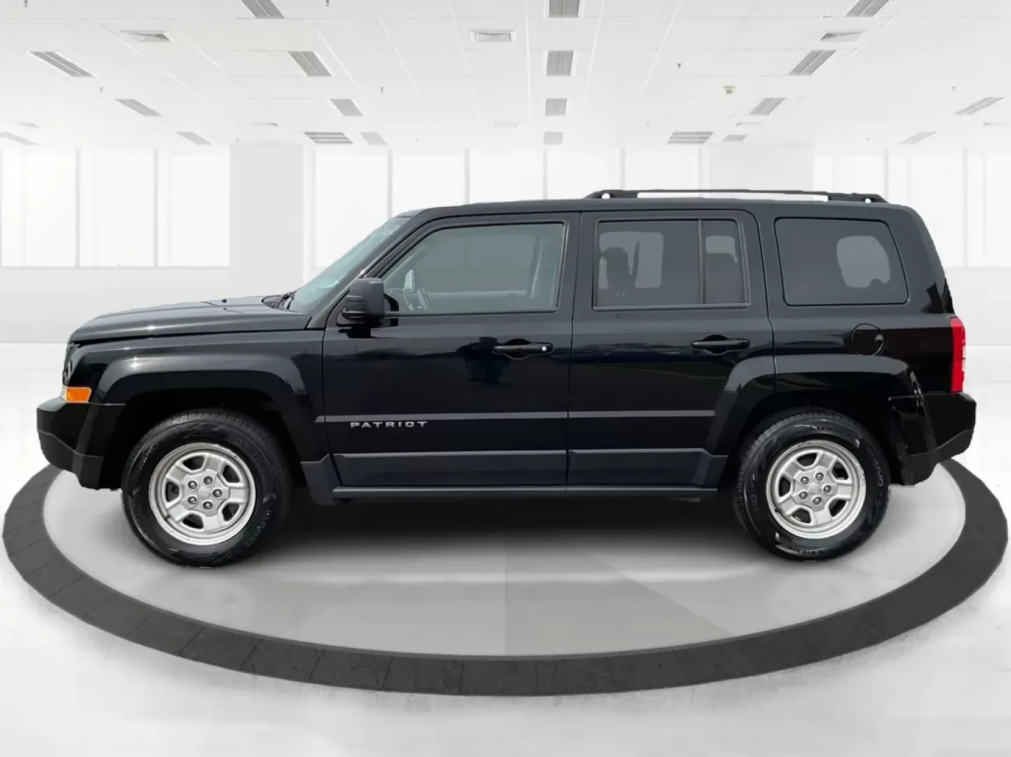 2017 Jeep Patriot Sport FWD (1C4NJPBAXHD) with an 2.4L I-4 DOHC engine, located at 8750 N County Rd 25A, Piqua, OH, 45356, (937) 908-9800, 40.164391, -84.232513 - **Unlock Adventure with the 2017 Jeep Patriot Sport FWD at Advantage Car and Credit!**<br /> <br /> Are you ready to elevate your outdoor adventures or simply need a reliable vehicle for your daily commute? Look no further than the incredible 2017 Jeep Patriot Sport FWD, available now at Advantage C - Photo#5
