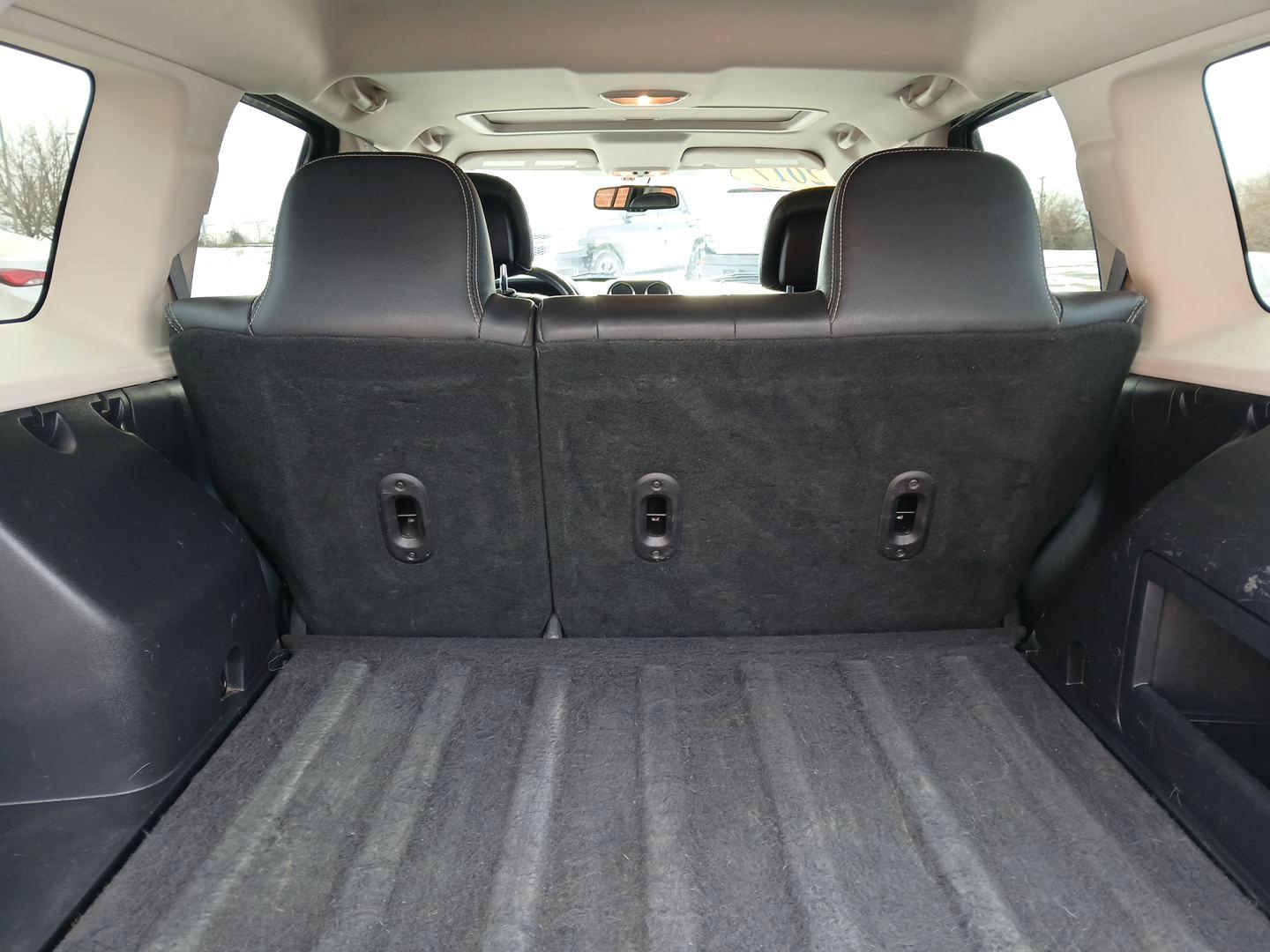 2017 Jeep Patriot Latitude 2WD (1C4NJPFA3HD) with an 2.0L L4 DOHC 16V engine, located at 1099 N County Rd 25A, Troy, OH, 45373, (937) 908-9800, 40.057079, -84.212883 - 2017 Jeep Patriot Latitude 2WD - Photo#11