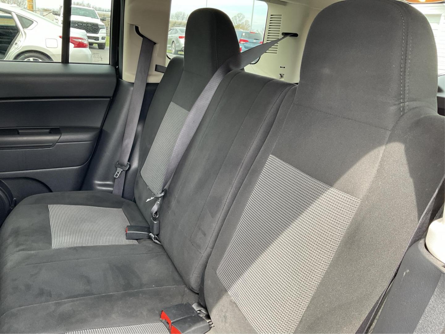2017 Jeep Patriot Sport FWD (1C4NJPBAXHD) with an 2.4L I-4 DOHC engine, located at 4508 South Dixie Dr, Moraine, OH, 45439, (937) 908-9800, 39.689976, -84.218452 - 2017 Jeep Patriot Sport FWD - Photo#9