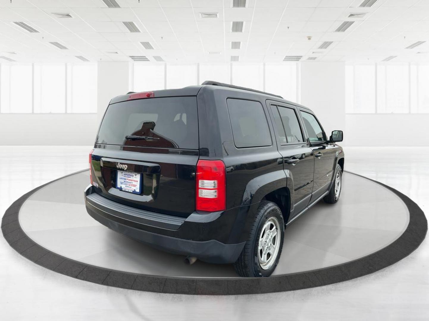 2017 Jeep Patriot Sport FWD (1C4NJPBAXHD) with an 2.4L I-4 DOHC engine, located at 4508 South Dixie Dr, Moraine, OH, 45439, (937) 908-9800, 39.689976, -84.218452 - 2017 Jeep Patriot Sport FWD - Photo#2