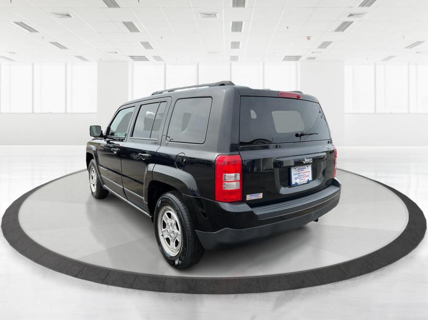 2017 Jeep Patriot Sport FWD (1C4NJPBAXHD) with an 2.4L I-4 DOHC engine, located at 4508 South Dixie Dr, Moraine, OH, 45439, (937) 908-9800, 39.689976, -84.218452 - 2017 Jeep Patriot Sport FWD - Photo#4