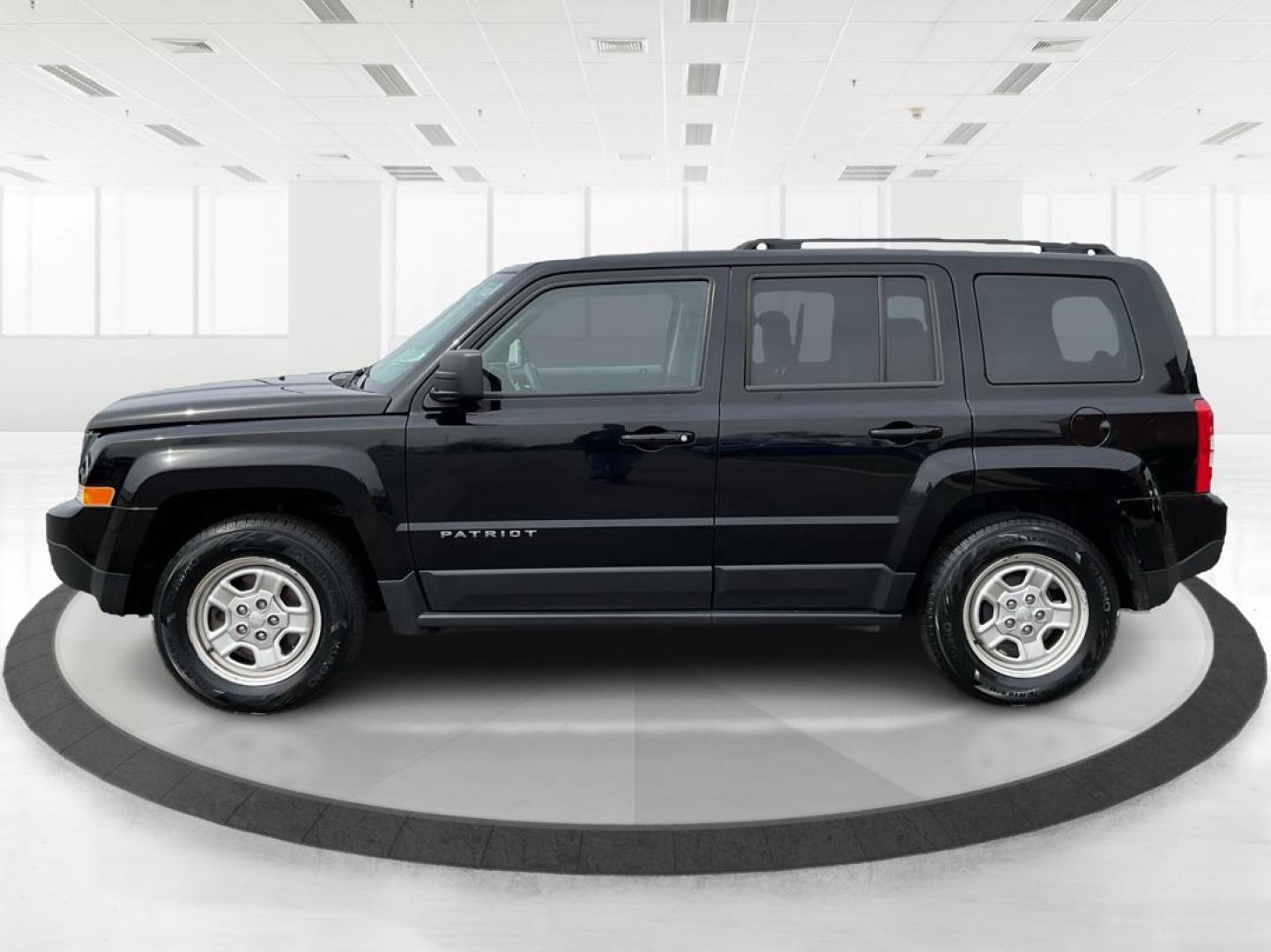 2017 Jeep Patriot Sport FWD (1C4NJPBAXHD) with an 2.4L I-4 DOHC engine, located at 4508 South Dixie Dr, Moraine, OH, 45439, (937) 908-9800, 39.689976, -84.218452 - 2017 Jeep Patriot Sport FWD - Photo#5
