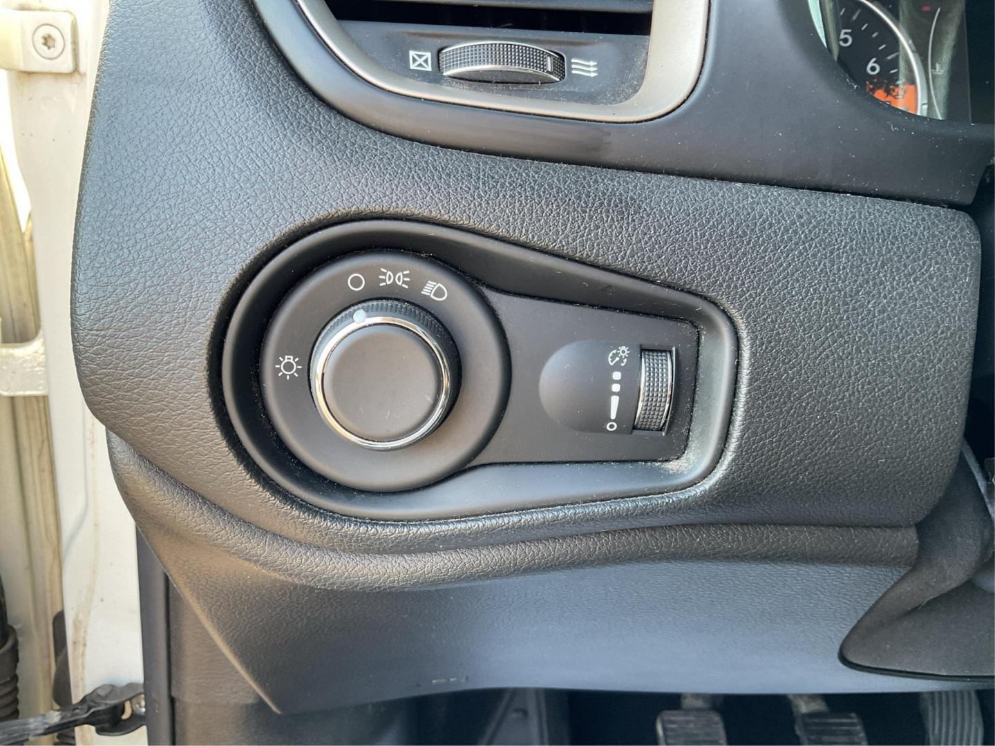 2017 Jeep Renegade Sport 4x4 (ZACCJBAH3HP) with an MultiAir 1.4L I-4 variable valve control engine, Manual transmission, located at 1099 N County Rd 25A, Troy, OH, 45373, (937) 908-9800, 40.057079, -84.212883 - 2017 Jeep Renegade Sport 4x4 - Photo#14