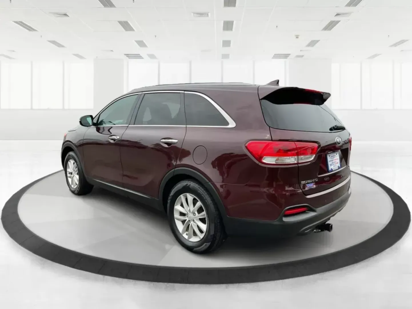 2017 Kia Sorento 3.3L LX (5XYPG4A53HG) with an Lambda II 3.3L V-6 gasoline direct injection engine, located at 880 E. National Road, Vandalia, OH, 45377, (937) 908-9800, 39.891918, -84.183594 - ### Discover the Versatile 2017 Kia Sorento at Advantage Car and Credit: Your Go-To BHPH Dealership in Fairborn, OH!<br /> <br /> Are you searching for a family-friendly SUV that can accommodate all your adventures? Look no further! The 2017 Kia Sorento, available at Advantage Car and Credit in Fair - Photo#4