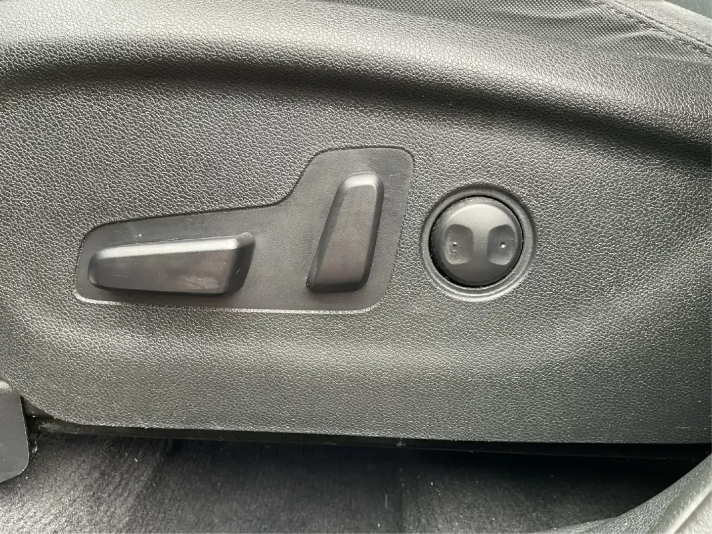 2017 Kia Sorento 3.3L LX (5XYPG4A53HG) with an Lambda II 3.3L V-6 gasoline direct injection engine, located at 880 E. National Road, Vandalia, OH, 45377, (937) 908-9800, 39.891918, -84.183594 - ### Discover the Versatile 2017 Kia Sorento at Advantage Car and Credit: Your Go-To BHPH Dealership in Fairborn, OH!<br /> <br /> Are you searching for a family-friendly SUV that can accommodate all your adventures? Look no further! The 2017 Kia Sorento, available at Advantage Car and Credit in Fair - Photo#16