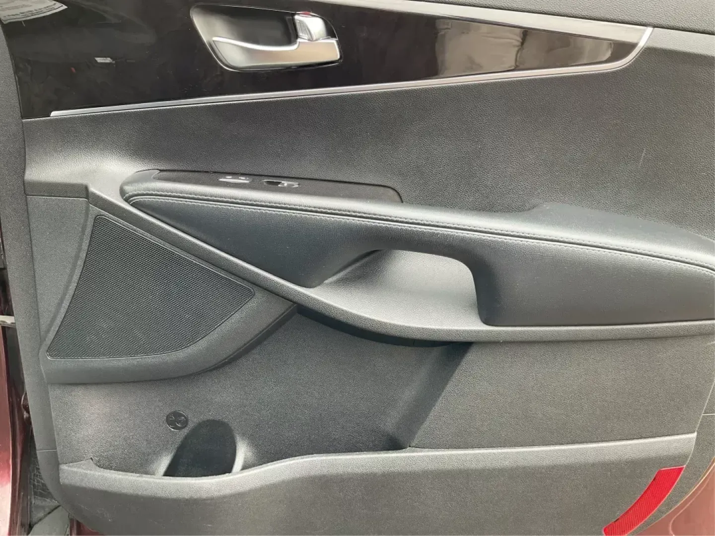 2017 Kia Sorento 3.3L LX (5XYPG4A53HG) with an Lambda II 3.3L V-6 gasoline direct injection engine, located at 880 E. National Road, Vandalia, OH, 45377, (937) 908-9800, 39.891918, -84.183594 - ### Discover the Versatile 2017 Kia Sorento at Advantage Car and Credit: Your Go-To BHPH Dealership in Fairborn, OH!<br /> <br /> Are you searching for a family-friendly SUV that can accommodate all your adventures? Look no further! The 2017 Kia Sorento, available at Advantage Car and Credit in Fair - Photo#18