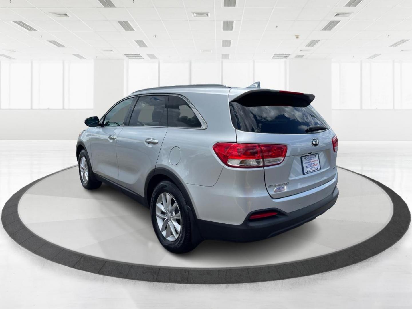 2017 Kia Sorento LX AWD (5XYPGDA32HG) with an 2.4L L4 DOHC 16V engine, 6-Speed Automatic transmission, located at 401 Woodman Dr, Riverside, OH, 45431, (937) 908-9800, 39.760899, -84.123421 - 2017 Kia Sorento LX AWD - Photo#4