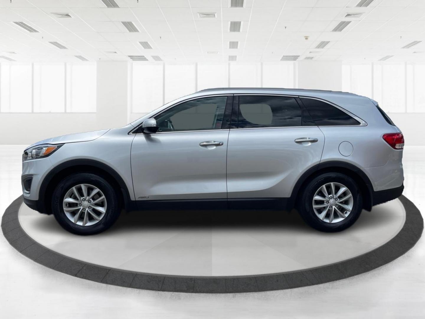2017 Kia Sorento LX AWD (5XYPGDA32HG) with an 2.4L L4 DOHC 16V engine, 6-Speed Automatic transmission, located at 401 Woodman Dr, Riverside, OH, 45431, (937) 908-9800, 39.760899, -84.123421 - 2017 Kia Sorento LX AWD - Photo#5