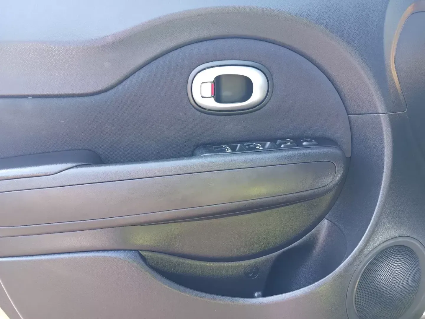 2017 Kia Soul + (KNDJP3A55H7) with an 2.0L L4 DOHC 16V engine, 6-Speed Automatic transmission, located at 1099 N County Rd 25A, Troy, OH, 45373, (937) 908-9800, 40.057079, -84.212883 - 2017 Kia Soul + - Photo#18