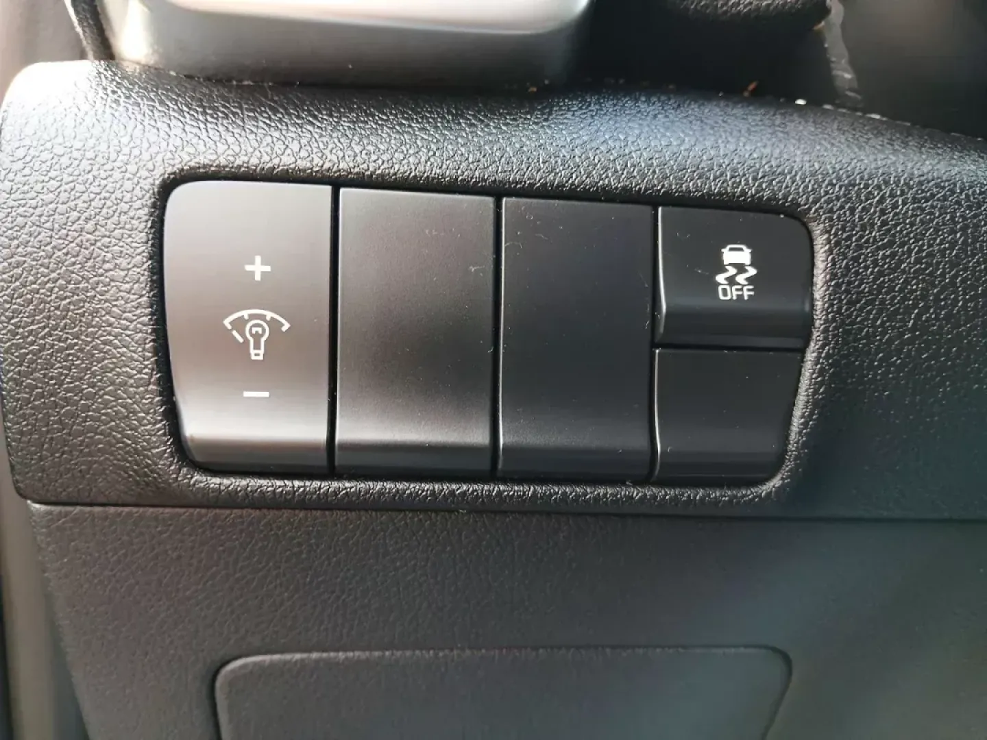 2017 Kia Sportage LX AWD (KNDPMCAC3H7) with an 2.4L V6 DOHC 24V engine, 6-Speed Automatic transmission, located at 1951 S Dayton Lakeview Rd., New Carlisle, OH, 45344, (937) 908-9800, 39.890999, -84.050255 - 2017 Kia Sportage LX AWD - Photo#16