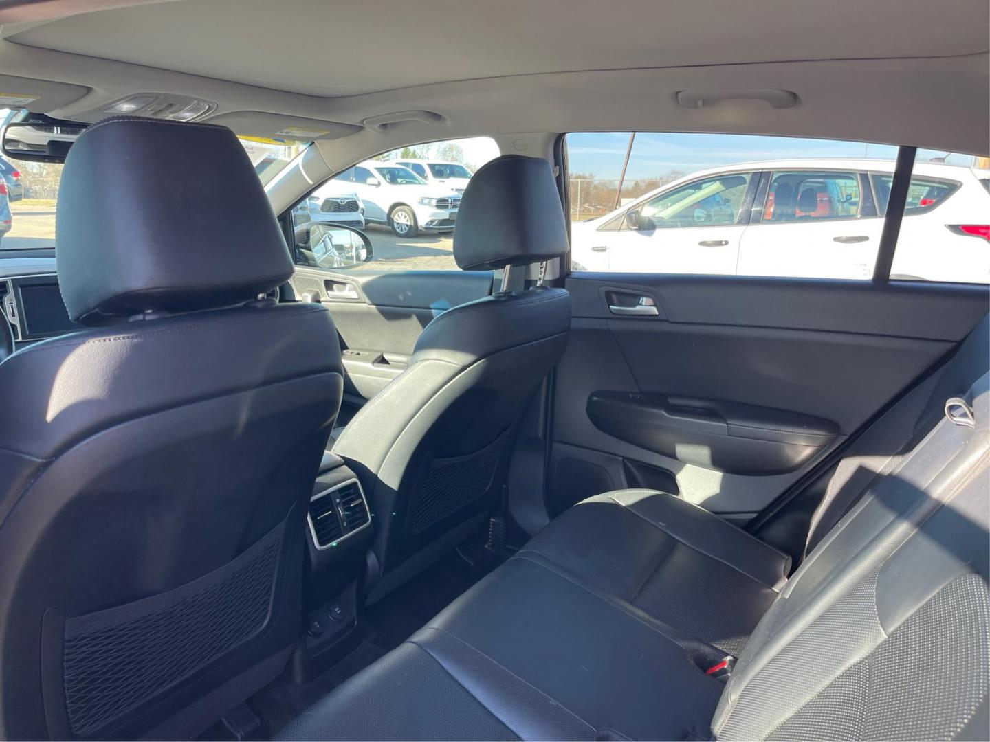 2017 Kia Sportage EX (KNDPNCAC2H7) with an Theta II 2.4L I-4 gasoline direct injection engine, located at 1230 East Main St, Xenia, OH, 45385, (937) 908-9800, 39.688026, -83.910172 - 2017 Kia Sportage EX - Photo#9