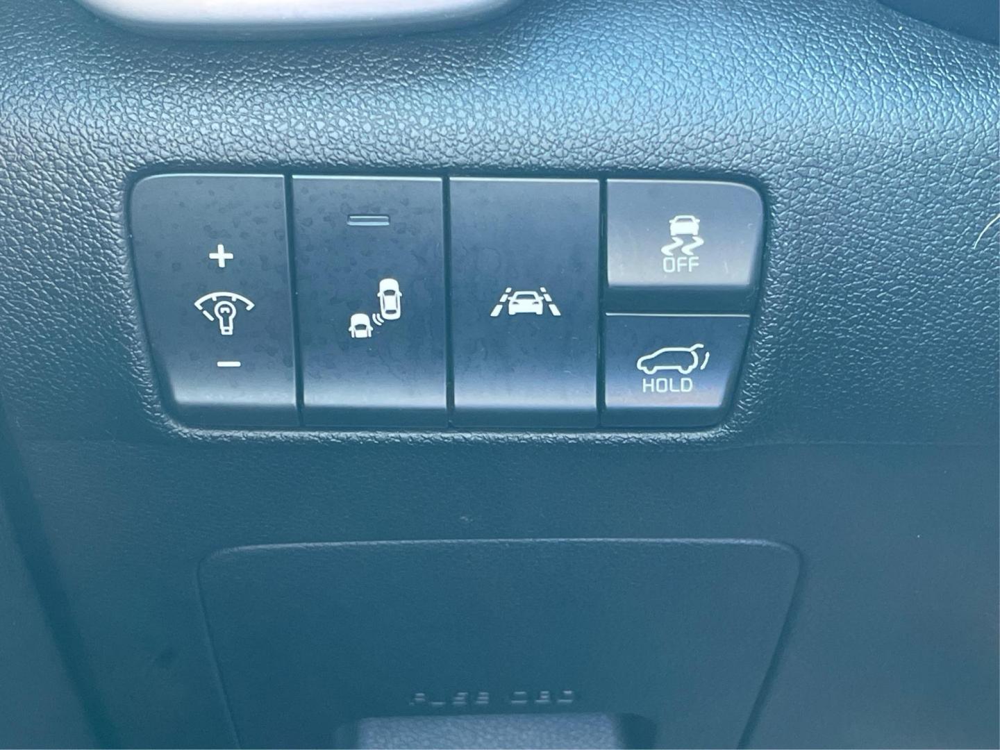 2017 Kia Sportage EX (KNDPNCAC2H7) with an Theta II 2.4L I-4 gasoline direct injection engine, located at 1230 East Main St, Xenia, OH, 45385, (937) 908-9800, 39.688026, -83.910172 - 2017 Kia Sportage EX - Photo#16