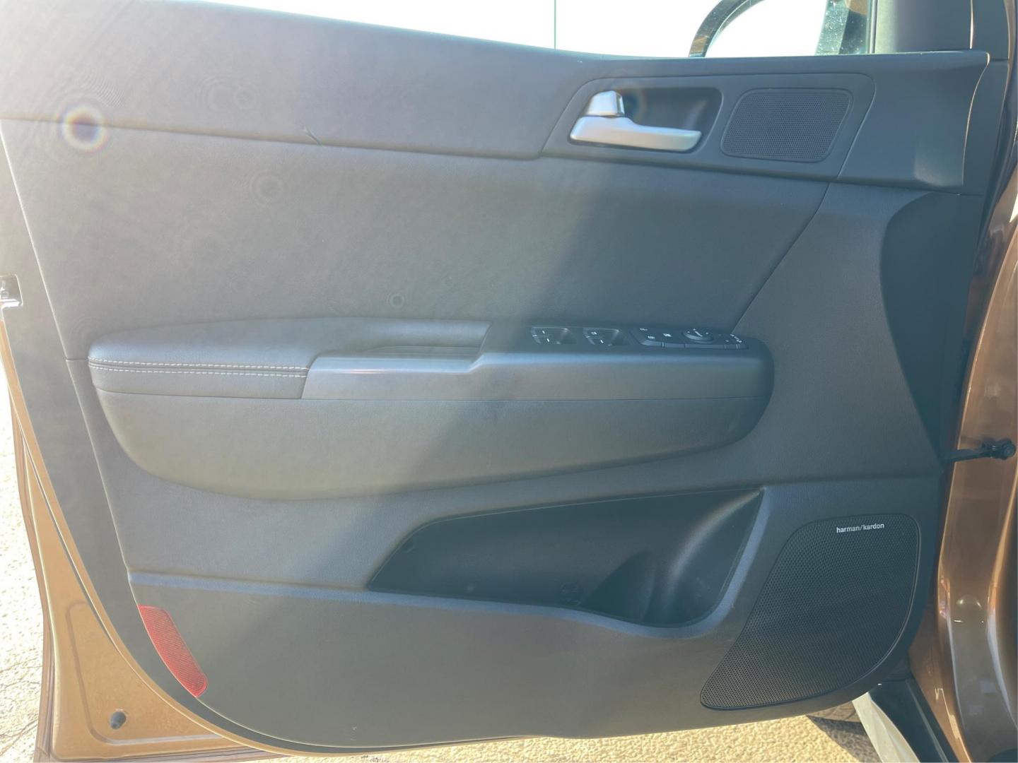 2017 Kia Sportage EX (KNDPNCAC2H7) with an Theta II 2.4L I-4 gasoline direct injection engine, located at 1230 East Main St, Xenia, OH, 45385, (937) 908-9800, 39.688026, -83.910172 - 2017 Kia Sportage EX - Photo#18
