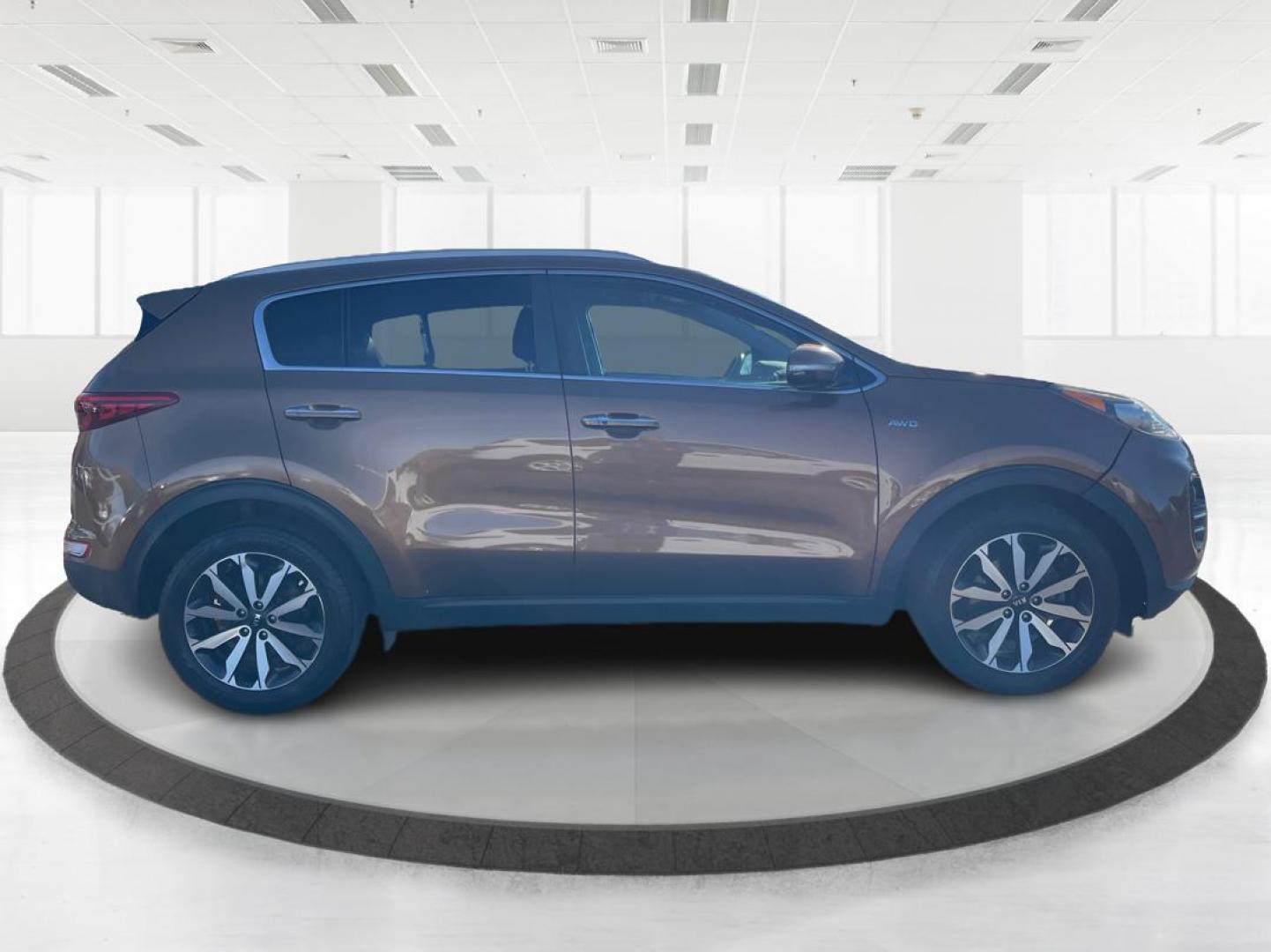 2017 Kia Sportage EX (KNDPNCAC2H7) with an Theta II 2.4L I-4 gasoline direct injection engine, located at 1230 East Main St, Xenia, OH, 45385, (937) 908-9800, 39.688026, -83.910172 - 2017 Kia Sportage EX - Photo#1
