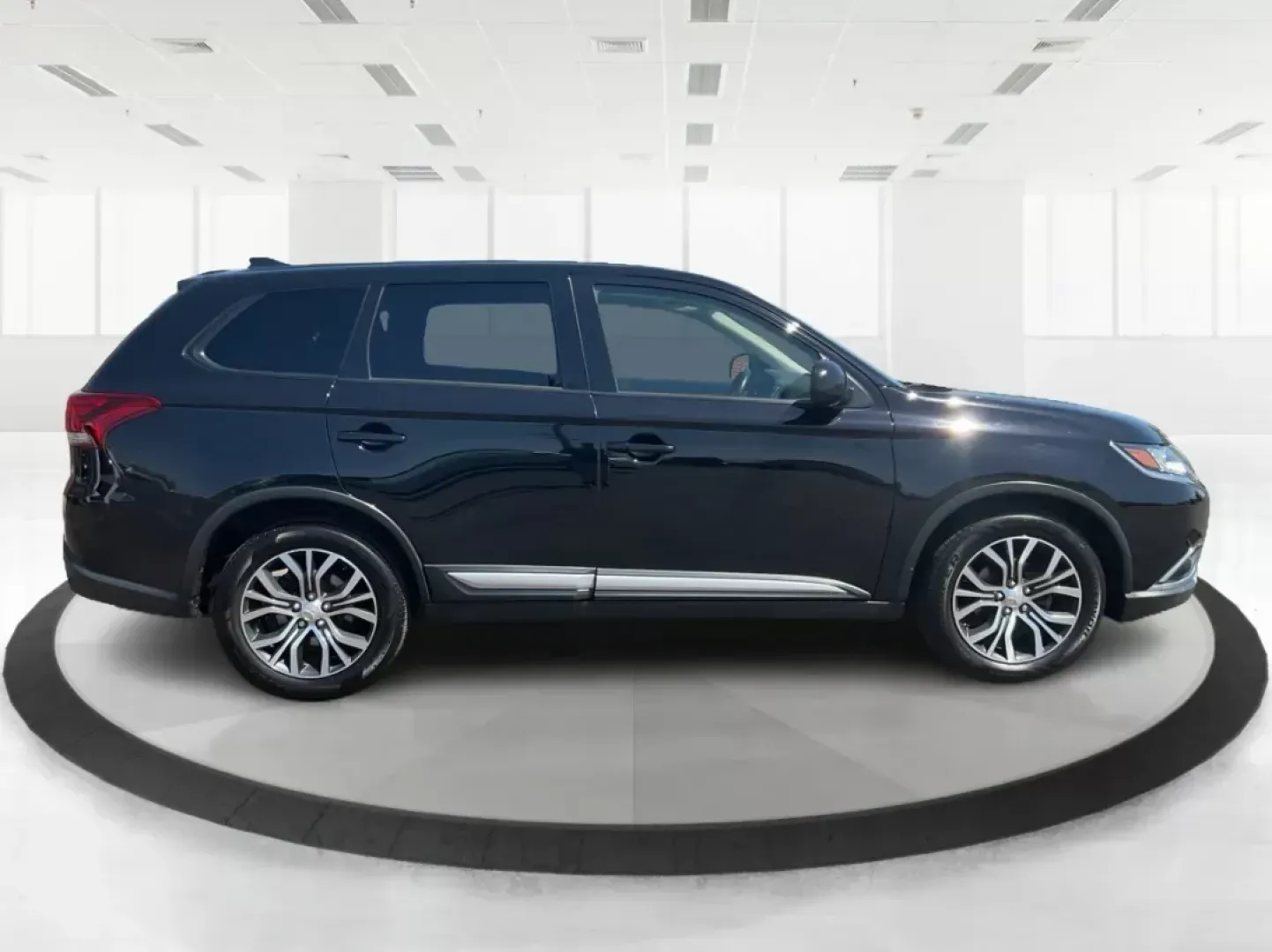 2017 Mitsubishi Outlander ES (JA4AD2A34HZ) with an 2.4L I-4 variable valve control engine, located at 1230 East Main St, Xenia, OH, 45385, (937) 908-9800, 39.688026, -83.910172 - **Adventure Awaits with the 2017 Mitsubishi Outlander ES Your Ideal Family SUV!**<br /> <br /> Are you on the hunt for a versatile and reliable SUV that can handle your growing family's needs while also being budget-friendly? Look no further! At Advantage Car and Credit in Fairborn, OH, we present - Photo#1