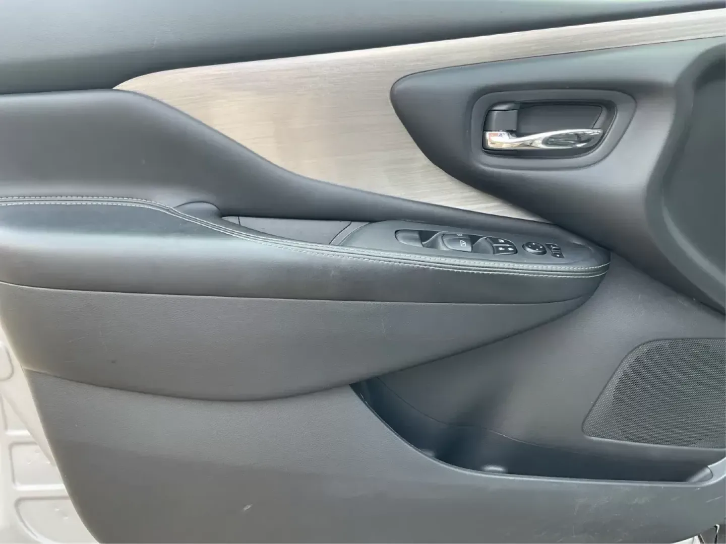 2017 Nissan Murano S AWD (5N1AZ2MH6HN) with an 3.5L V6 DOHC 24V engine, Continuously Variable Transmission transmission, located at 1184 Kauffman Ave, Fairborn, OH, 45324, (937) 908-9800, 39.807072, -84.030914 - **Discover Your Adventure with the 2017 Nissan Murano S AWD at Advantage Car and Credit!**<br /> <br /> Are you ready to upgrade your driving experience? If you're searching for a versatile SUV that blends style, comfort, and capability, look no further than our stunning 2017 Nissan Murano S AWD, av - Photo#16