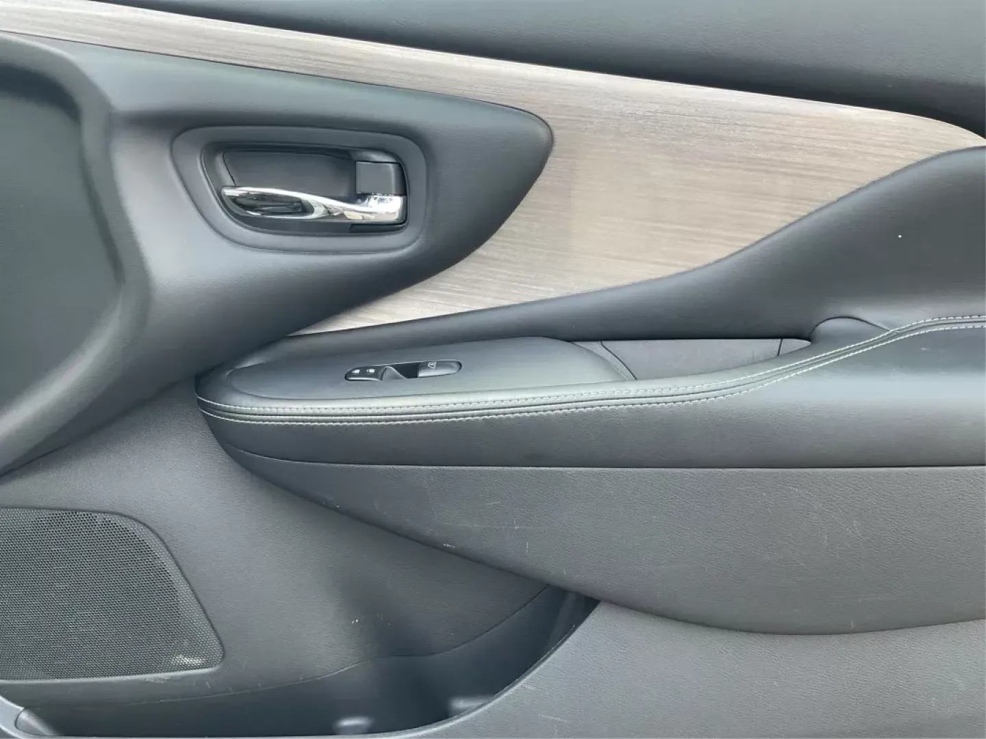 2017 Nissan Murano S AWD (5N1AZ2MH6HN) with an 3.5L V6 DOHC 24V engine, Continuously Variable Transmission transmission, located at 1184 Kauffman Ave, Fairborn, OH, 45324, (937) 908-9800, 39.807072, -84.030914 - **Discover Your Adventure with the 2017 Nissan Murano S AWD at Advantage Car and Credit!**<br /> <br /> Are you ready to upgrade your driving experience? If you're searching for a versatile SUV that blends style, comfort, and capability, look no further than our stunning 2017 Nissan Murano S AWD, av - Photo#17