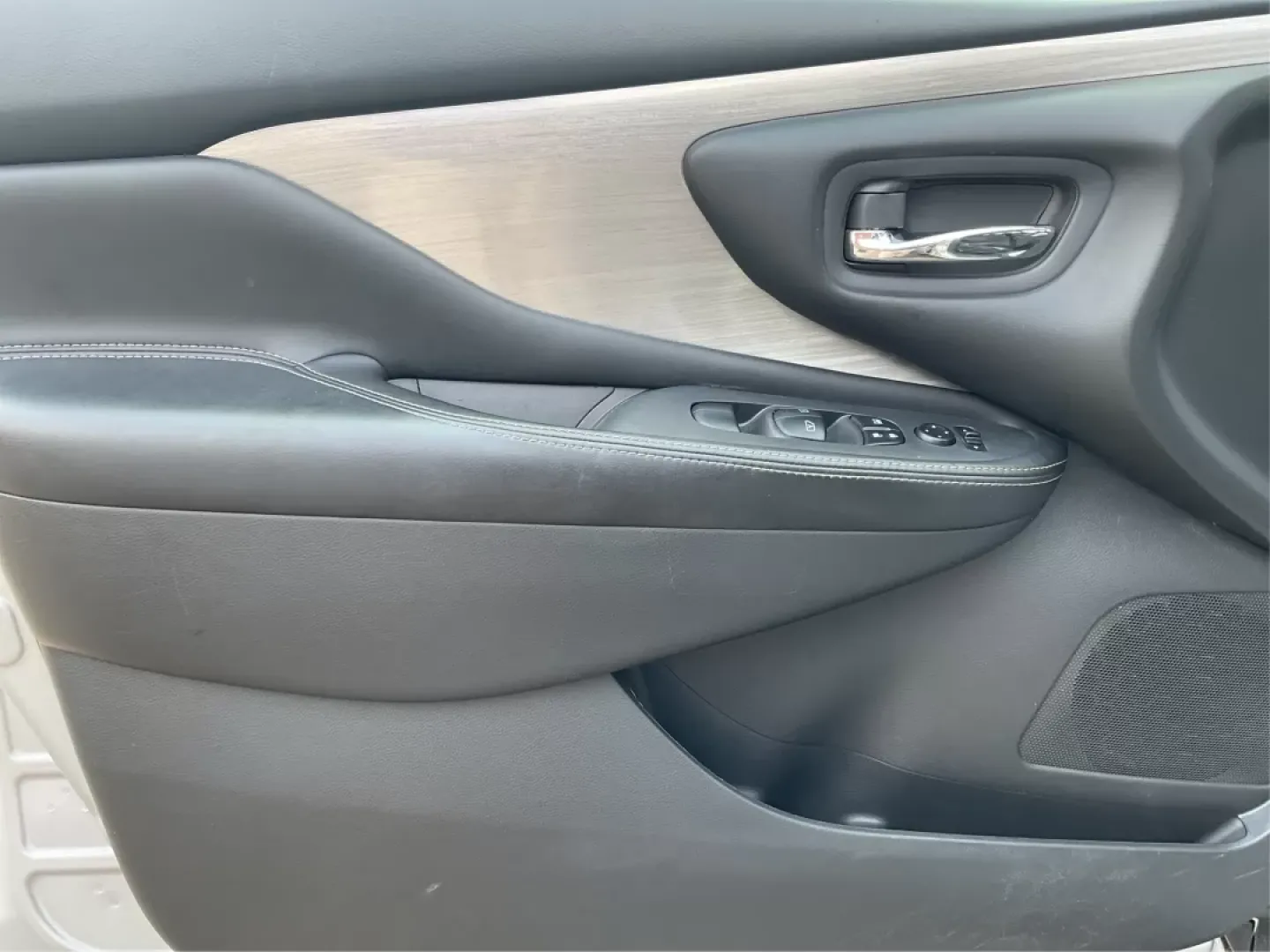 2017 Nissan Murano S AWD (5N1AZ2MH6HN) with an 3.5L V6 DOHC 24V engine, Continuously Variable Transmission transmission, located at 1184 Kauffman Ave, Fairborn, OH, 45324, (937) 908-9800, 39.807072, -84.030914 - **Adventure-Ready: 2017 Nissan Murano S AWD at Advantage Car and Credit in Fairborn, OH**<br /> <br /> Are you ready to elevate your lifestyle with a vehicle that perfectly blends comfort, safety, and versatility? Look no further than this stunning 2017 Nissan Murano S AWD, available now at Advantag - Photo#17