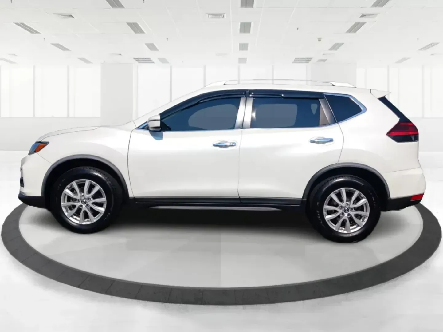 2017 Nissan Rogue SV AWD (KNMAT2MV9HP) with an 2.5L L4 DOHC 16V engine, Continuously Variable Transmission transmission, located at 1184 Kauffman Ave, Fairborn, OH, 45324, (937) 908-9800, 39.807072, -84.030914 - 2017 Nissan Rogue SV AWD - Photo#6
