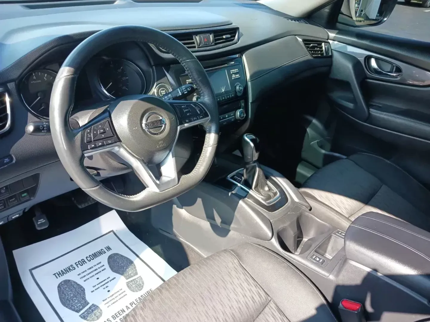 2017 Nissan Rogue SV AWD (KNMAT2MV9HP) with an 2.5L L4 DOHC 16V engine, Continuously Variable Transmission transmission, located at 1184 Kauffman Ave, Fairborn, OH, 45324, (937) 908-9800, 39.807072, -84.030914 - 2017 Nissan Rogue SV AWD - Photo#9