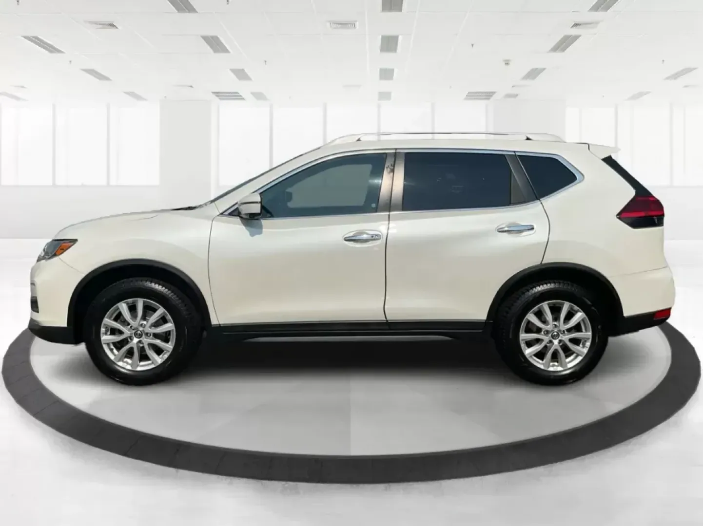 2017 Nissan Rogue SV (5N1AT2MV3HC) with an 2.5L I-4 DOHC engine, located at 1099 N County Rd 25A, Troy, OH, 45373, (937) 908-9800, 40.057079, -84.212883 - 2017 Nissan Rogue SV - Photo#5