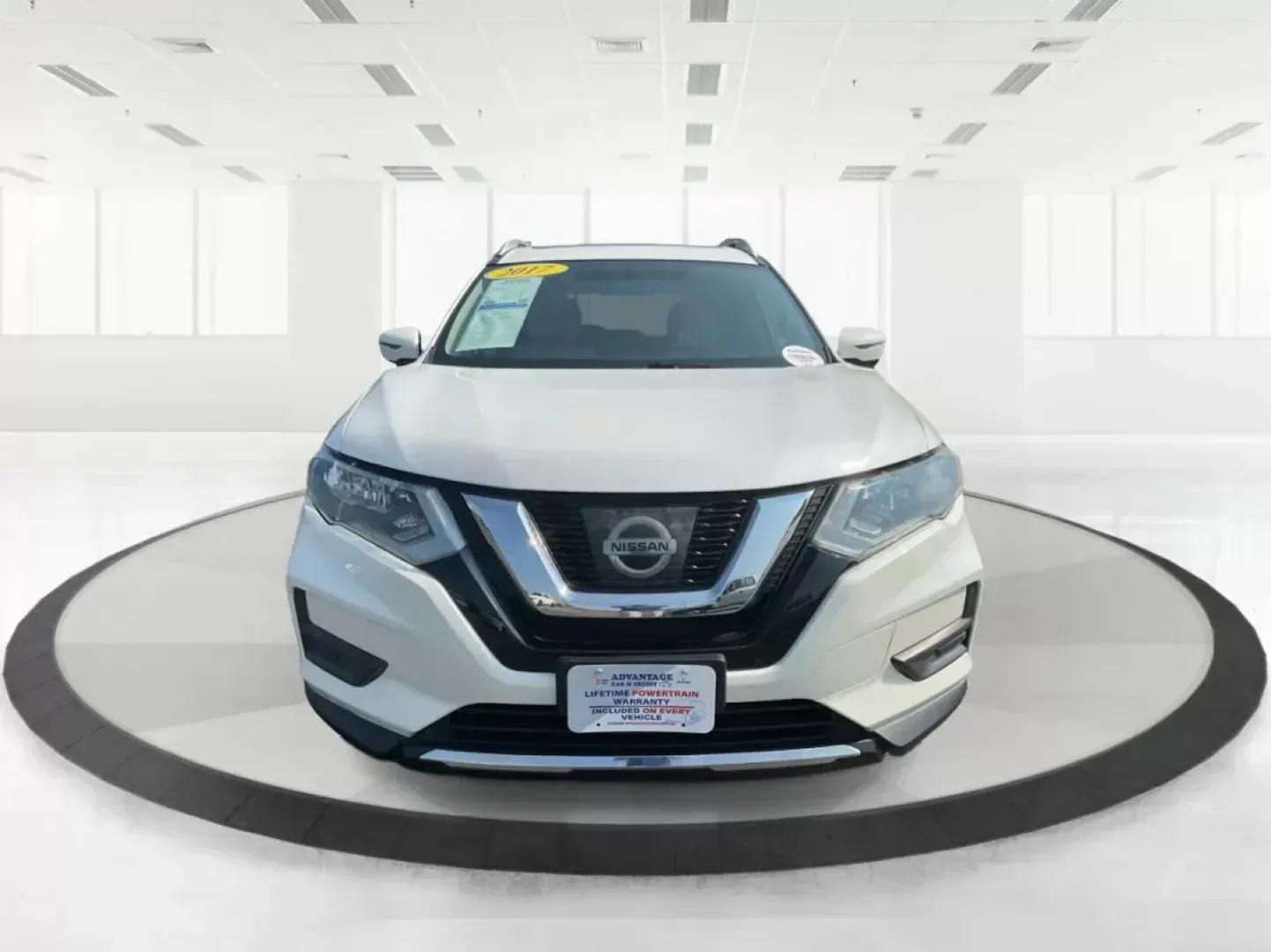 2017 Nissan Rogue SV (5N1AT2MV3HC) with an 2.5L I-4 DOHC engine, located at 1099 N County Rd 25A, Troy, OH, 45373, (937) 908-9800, 40.057079, -84.212883 - 2017 Nissan Rogue SV - Photo#6