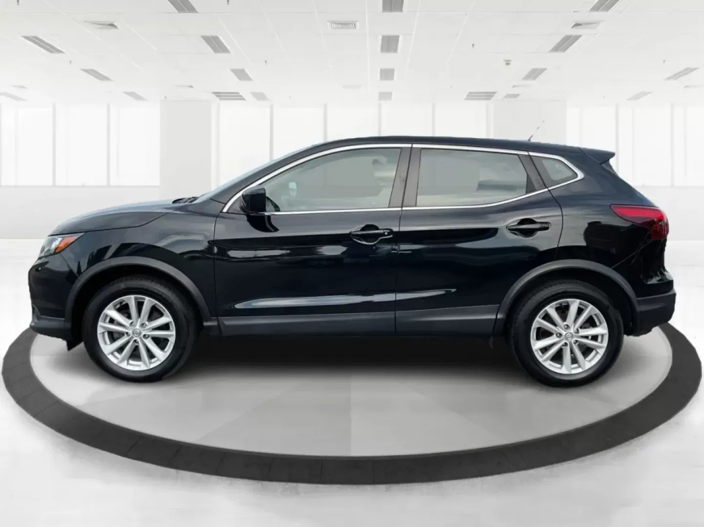 2017 Nissan Rogue S (JN1BJ1CR3HW) with an 2L I-4 gasoline direct injection engine, located at 1951 S Dayton Lakeview Rd., New Carlisle, OH, 45344, (937) 908-9800, 39.890999, -84.050255 - **Discover Adventure with the 2017 Nissan Rogue at Advantage Car and Credit!**<br /> <br /> Are you ready to elevate your lifestyle and embark on new adventures? Whether you're a busy parent juggling school drop-offs, a commuter navigating the daily grind, or an outdoor enthusiast seeking weekend es - Photo#5