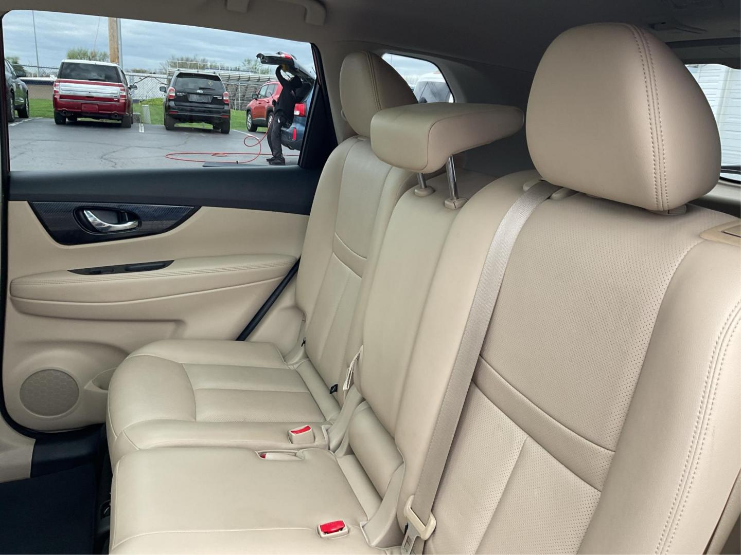 2017 Nissan Rogue SL (JN8AT2MV2HW) with an 2.5L I-4 DOHC engine, located at 4508 South Dixie Dr, Moraine, OH, 45439, (937) 908-9800, 39.689976, -84.218452 - 2017 Nissan Rogue SL - Photo#9