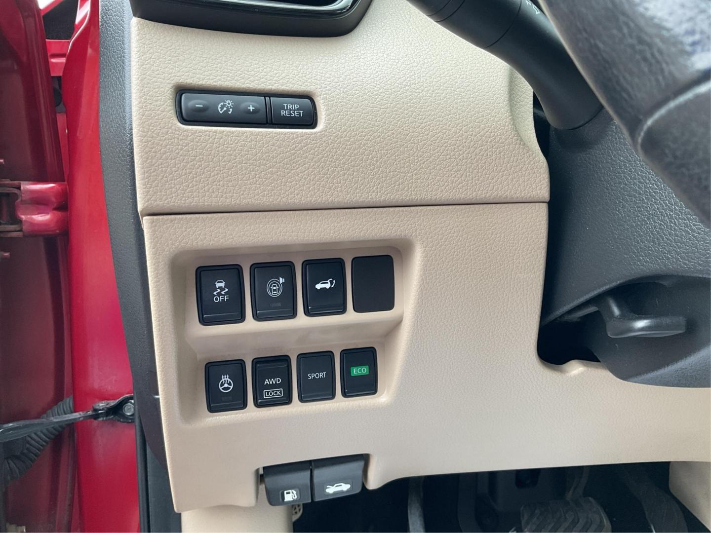 2017 Nissan Rogue SL (JN8AT2MV2HW) with an 2.5L I-4 DOHC engine, located at 4508 South Dixie Dr, Moraine, OH, 45439, (937) 908-9800, 39.689976, -84.218452 - 2017 Nissan Rogue SL - Photo#16