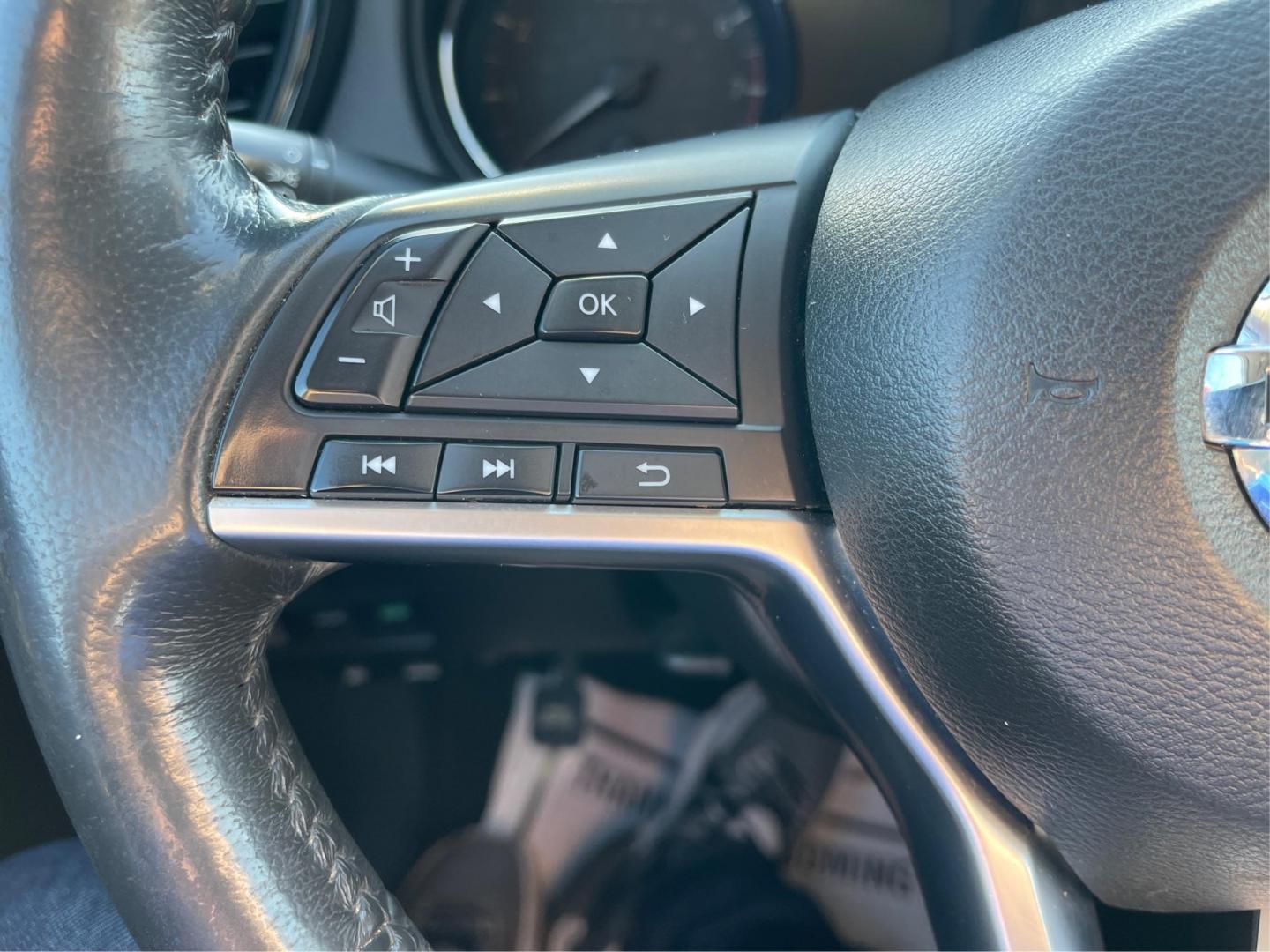 2017 Nissan Rogue SV AWD (KNMAT2MV1HP) with an 2.5L L4 DOHC 16V engine, Continuously Variable Transmission transmission, located at 1230 East Main St, Xenia, OH, 45385, (937) 908-9800, 39.688026, -83.910172 - 2017 Nissan Rogue SV AWD - Photo#15