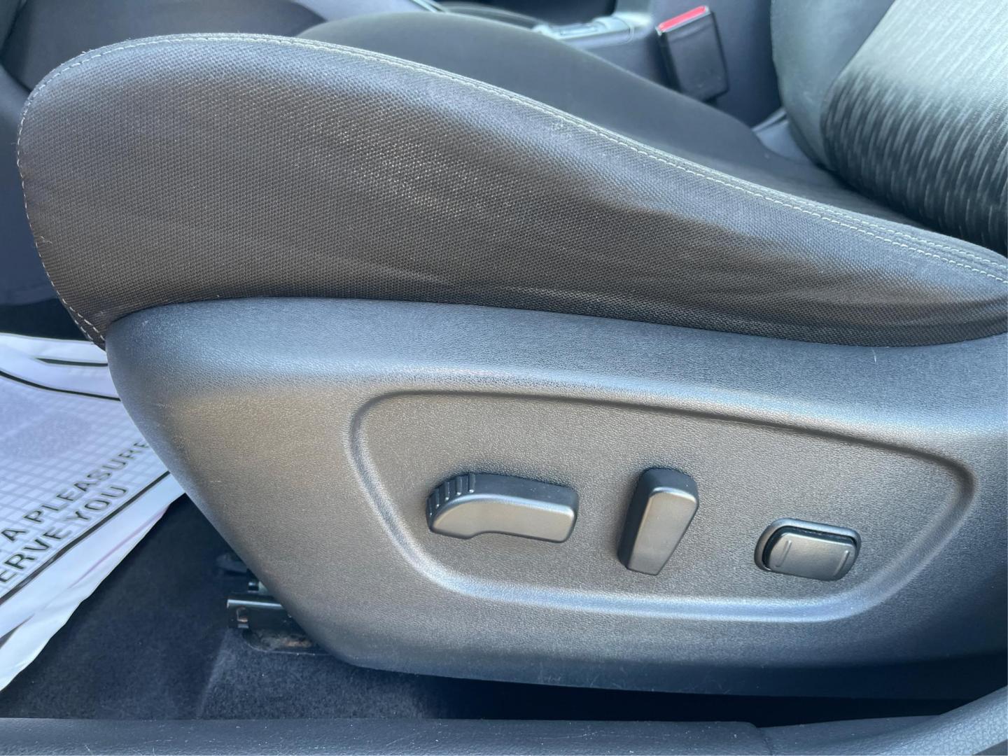 2017 Nissan Rogue SV AWD (KNMAT2MV1HP) with an 2.5L L4 DOHC 16V engine, Continuously Variable Transmission transmission, located at 1230 East Main St, Xenia, OH, 45385, (937) 908-9800, 39.688026, -83.910172 - 2017 Nissan Rogue SV AWD - Photo#17