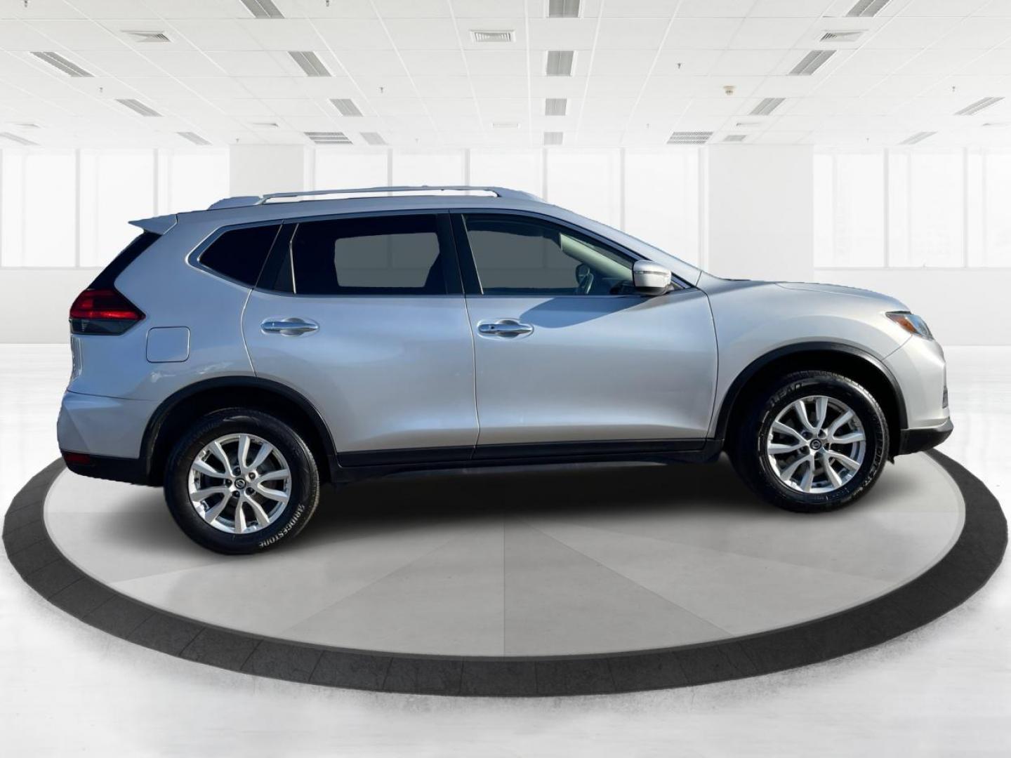 2017 Nissan Rogue SV AWD (KNMAT2MV1HP) with an 2.5L L4 DOHC 16V engine, Continuously Variable Transmission transmission, located at 1230 East Main St, Xenia, OH, 45385, (937) 908-9800, 39.688026, -83.910172 - 2017 Nissan Rogue SV AWD - Photo#1