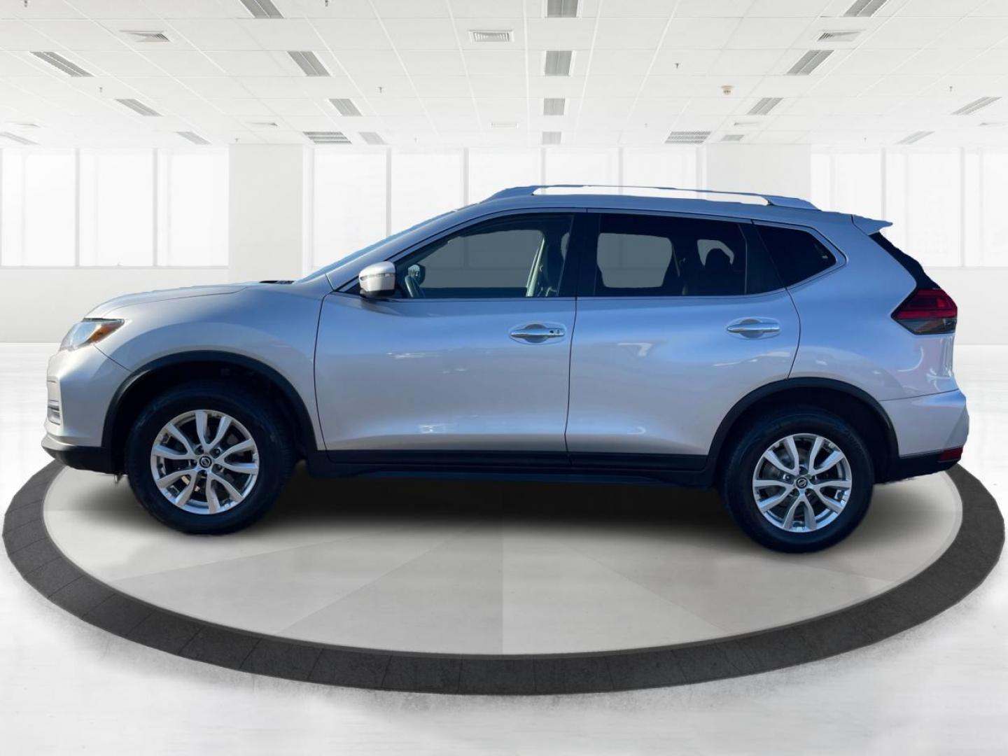 2017 Nissan Rogue SV AWD (KNMAT2MV1HP) with an 2.5L L4 DOHC 16V engine, Continuously Variable Transmission transmission, located at 1230 East Main St, Xenia, OH, 45385, (937) 908-9800, 39.688026, -83.910172 - 2017 Nissan Rogue SV AWD - Photo#5