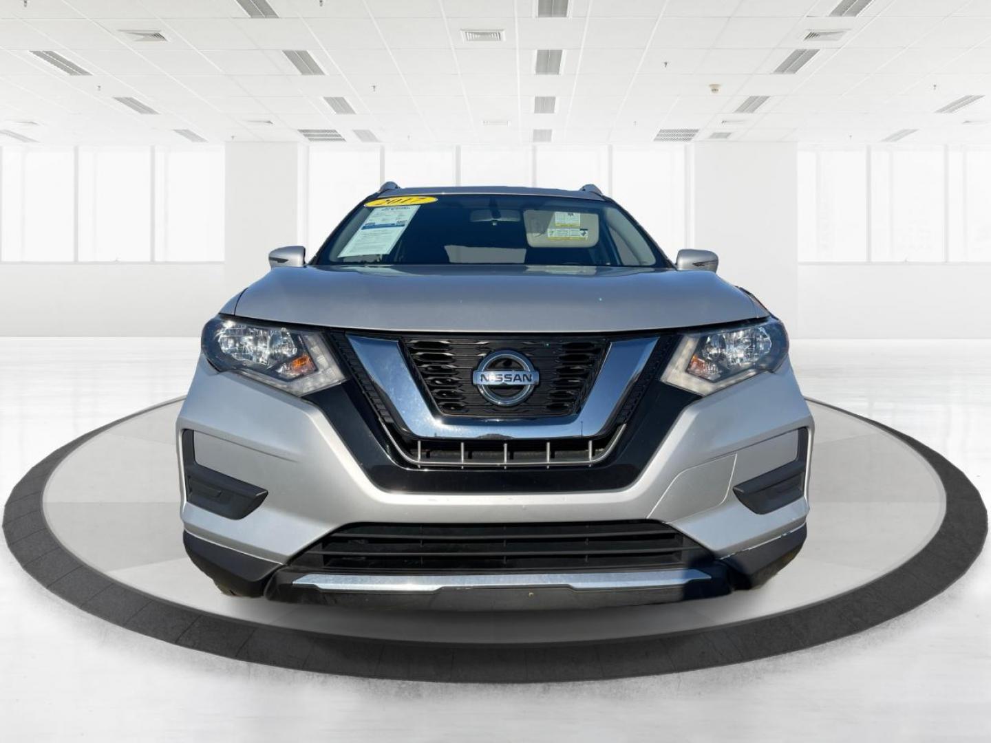 2017 Nissan Rogue SV AWD (KNMAT2MV1HP) with an 2.5L L4 DOHC 16V engine, Continuously Variable Transmission transmission, located at 1230 East Main St, Xenia, OH, 45385, (937) 908-9800, 39.688026, -83.910172 - 2017 Nissan Rogue SV AWD - Photo#6