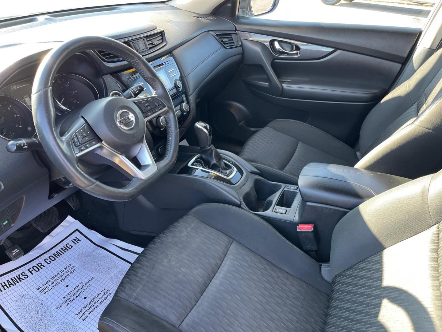 2017 Nissan Rogue SV AWD (KNMAT2MV1HP) with an 2.5L L4 DOHC 16V engine, Continuously Variable Transmission transmission, located at 1230 East Main St, Xenia, OH, 45385, (937) 908-9800, 39.688026, -83.910172 - 2017 Nissan Rogue SV AWD - Photo#8