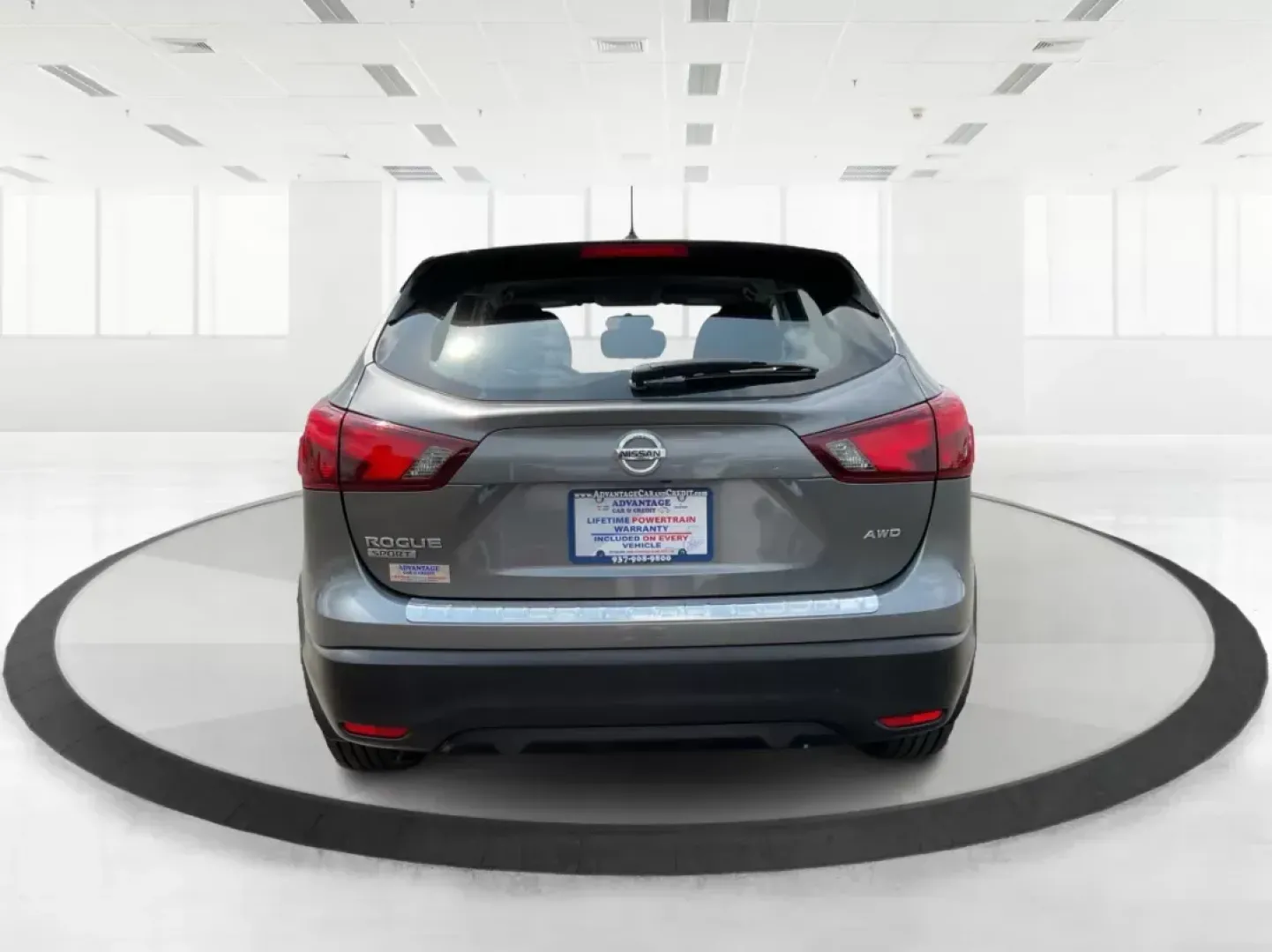 2017 Nissan Rogue Sport S (JN1BJ1CR9HW) with an 2L I-4 gasoline direct injection engine, located at 880 E. National Road, Vandalia, OH, 45377, (937) 908-9800, 39.891918, -84.183594 - 2017 Nissan Rogue Sport S - Photo#4