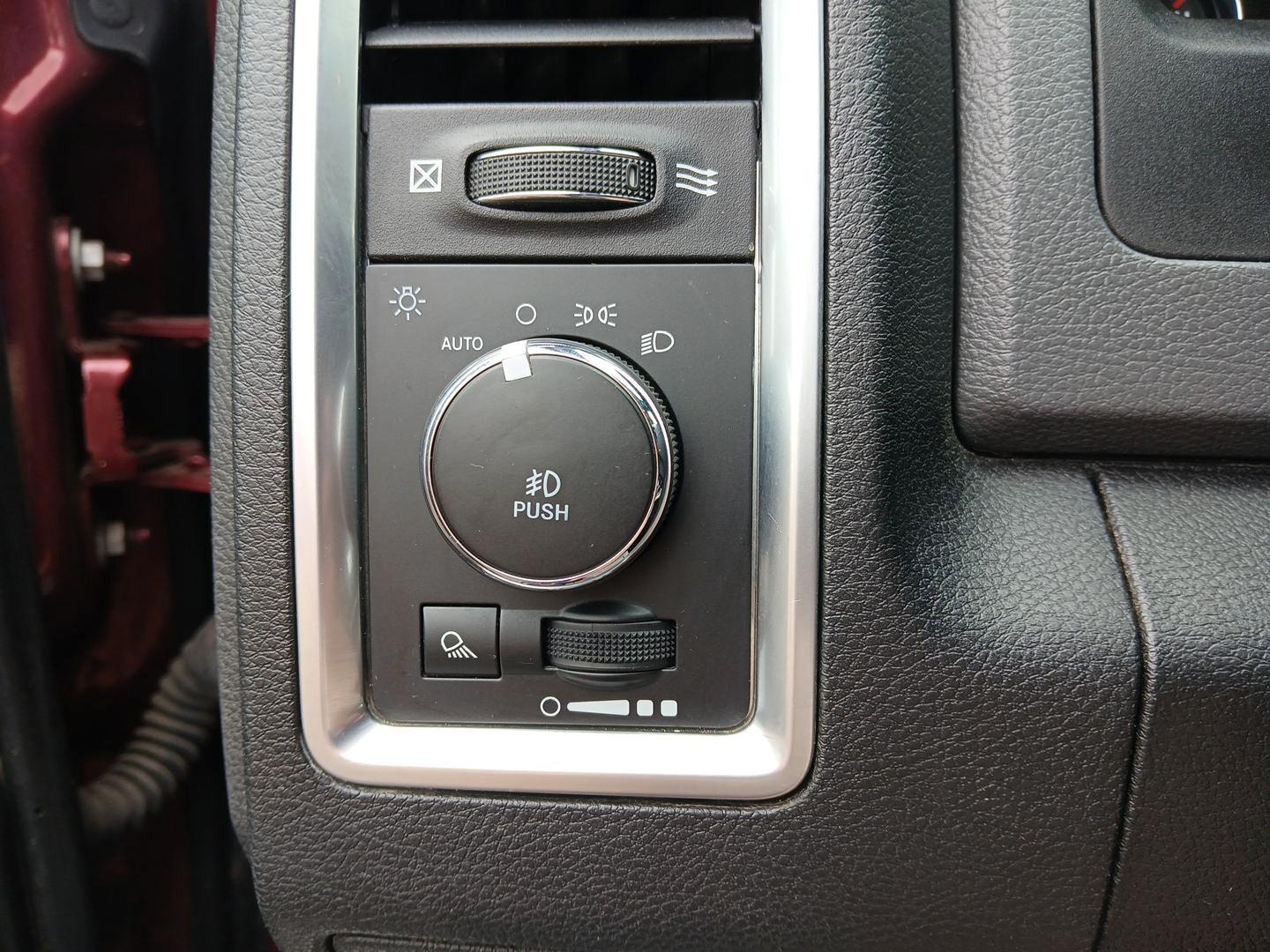 2017 Ram 1500 SLT Crew Cab SWB 4WD (3C6RR7LT1HG) with an 5.7L V8 OHV 16V engine, 8-Speed Automatic transmission, located at 880 E. National Road, Vandalia, OH, 45377, (937) 908-9800, 39.891918, -84.183594 - 2017 Ram 1500 SLT Crew Cab SWB 4WD - Photo#16